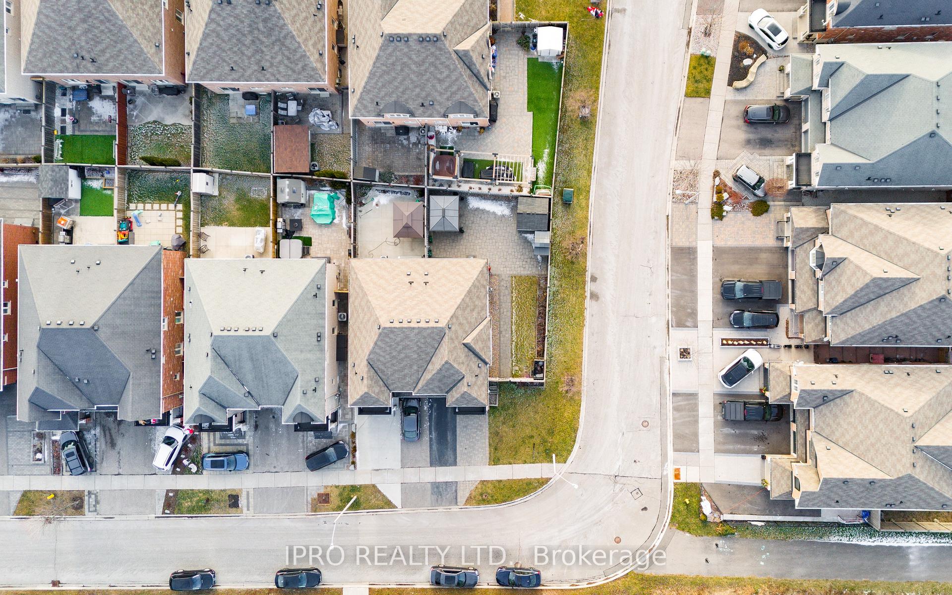 Photo 39 of 97 Gentile Circle, Vaughan, Elder Mills — HOMEH