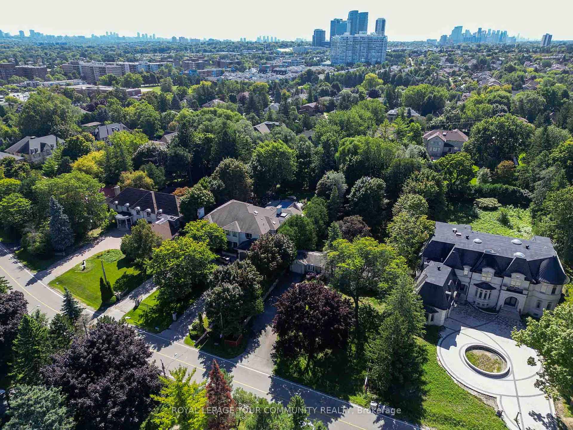 Photo 8 of 53 Thornridge Drive, Vaughan, Crestwood-Springfarm-Yorkhill — HOMEH