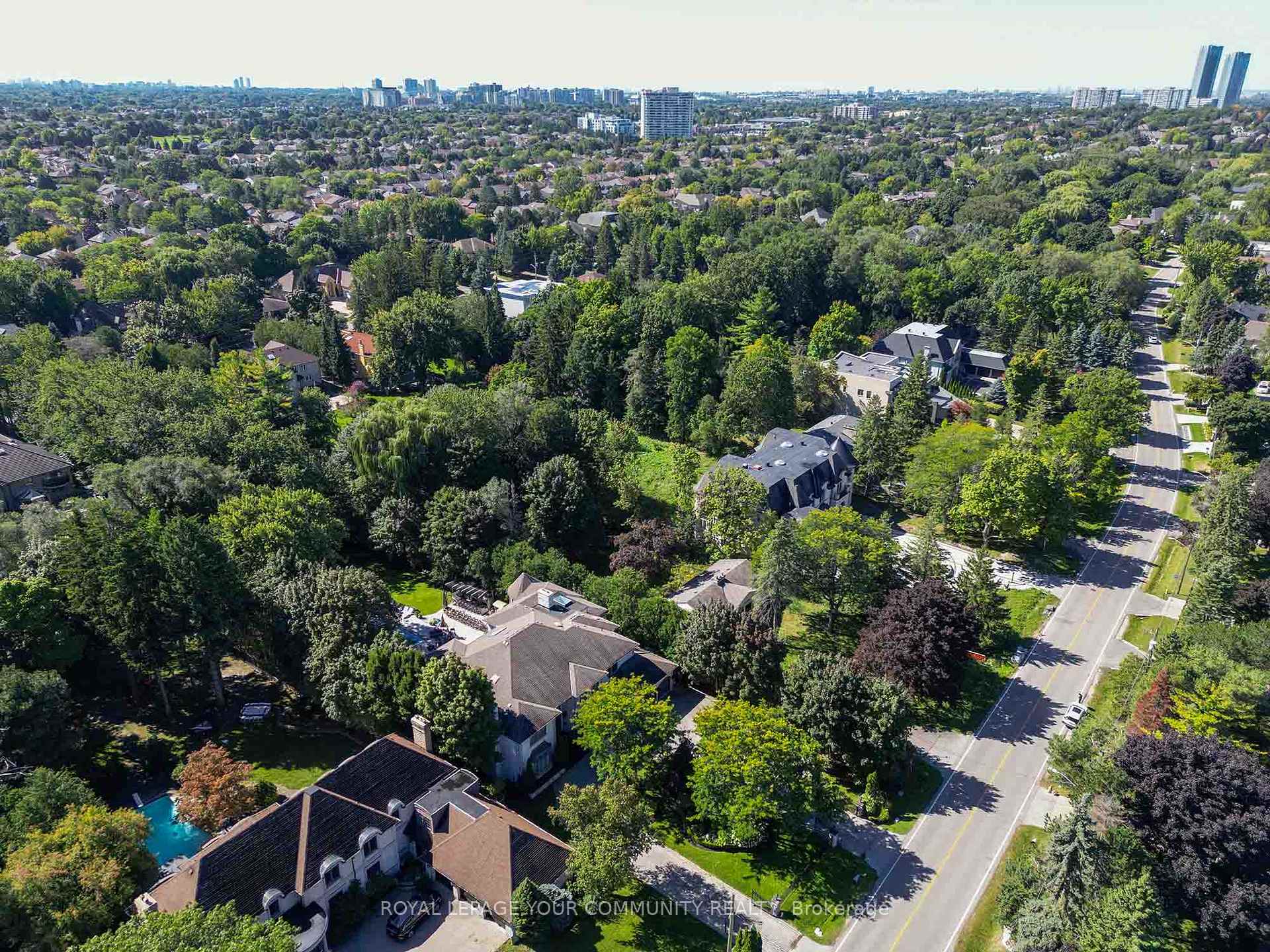 Photo 11 of 53 Thornridge Drive, Vaughan, Crestwood-Springfarm-Yorkhill — HOMEH