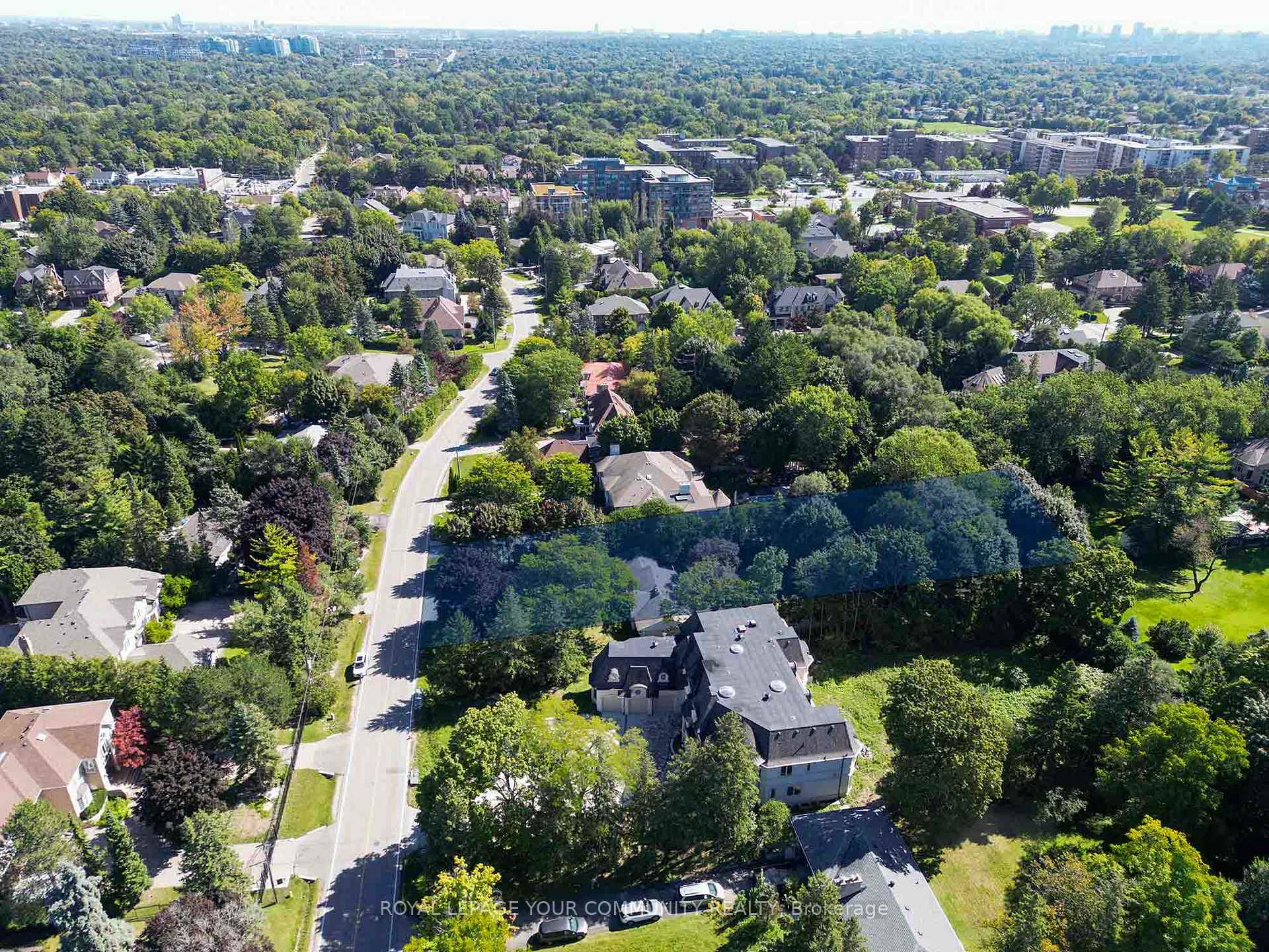 Photo 13 of 53 Thornridge Drive, Vaughan, Crestwood-Springfarm-Yorkhill — HOMEH