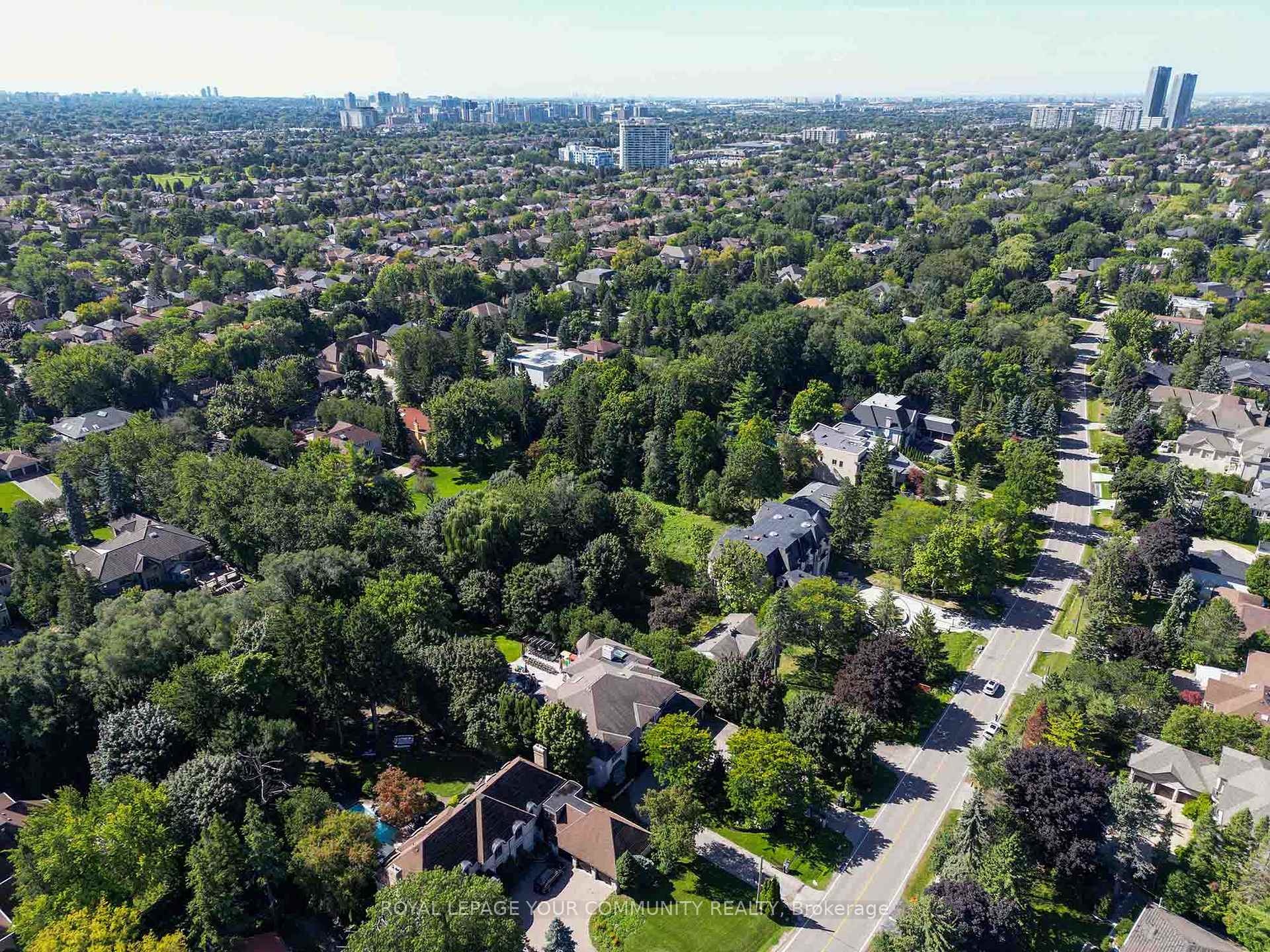Photo 14 of 53 Thornridge Drive, Vaughan, Crestwood-Springfarm-Yorkhill — HOMEH