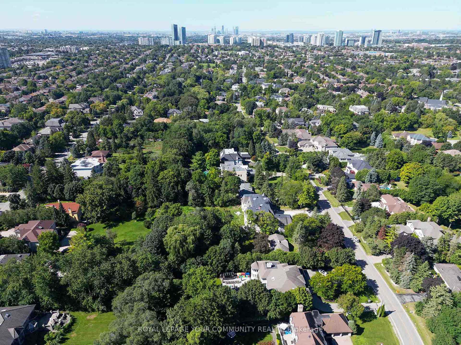 Photo 15 of 53 Thornridge Drive, Vaughan, Crestwood-Springfarm-Yorkhill — HOMEH