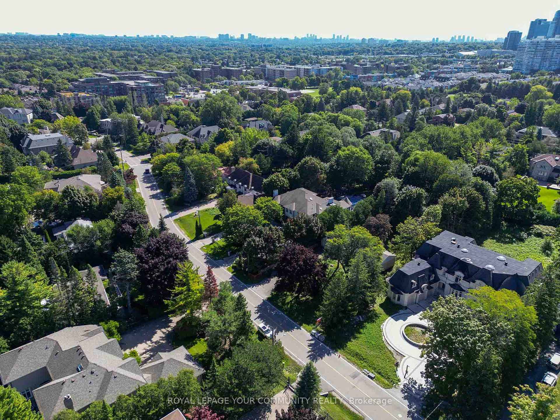 Photo 16 of 53 Thornridge Drive, Vaughan, Crestwood-Springfarm-Yorkhill — HOMEH