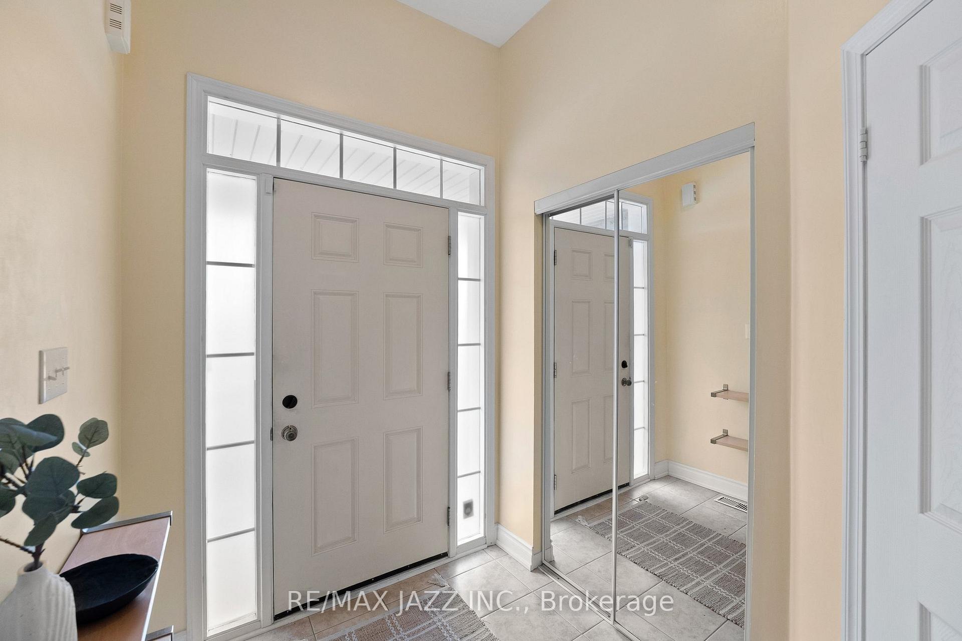 Photo 9 of 39 Silverwood Circle, Ajax, Central East — HOMEH