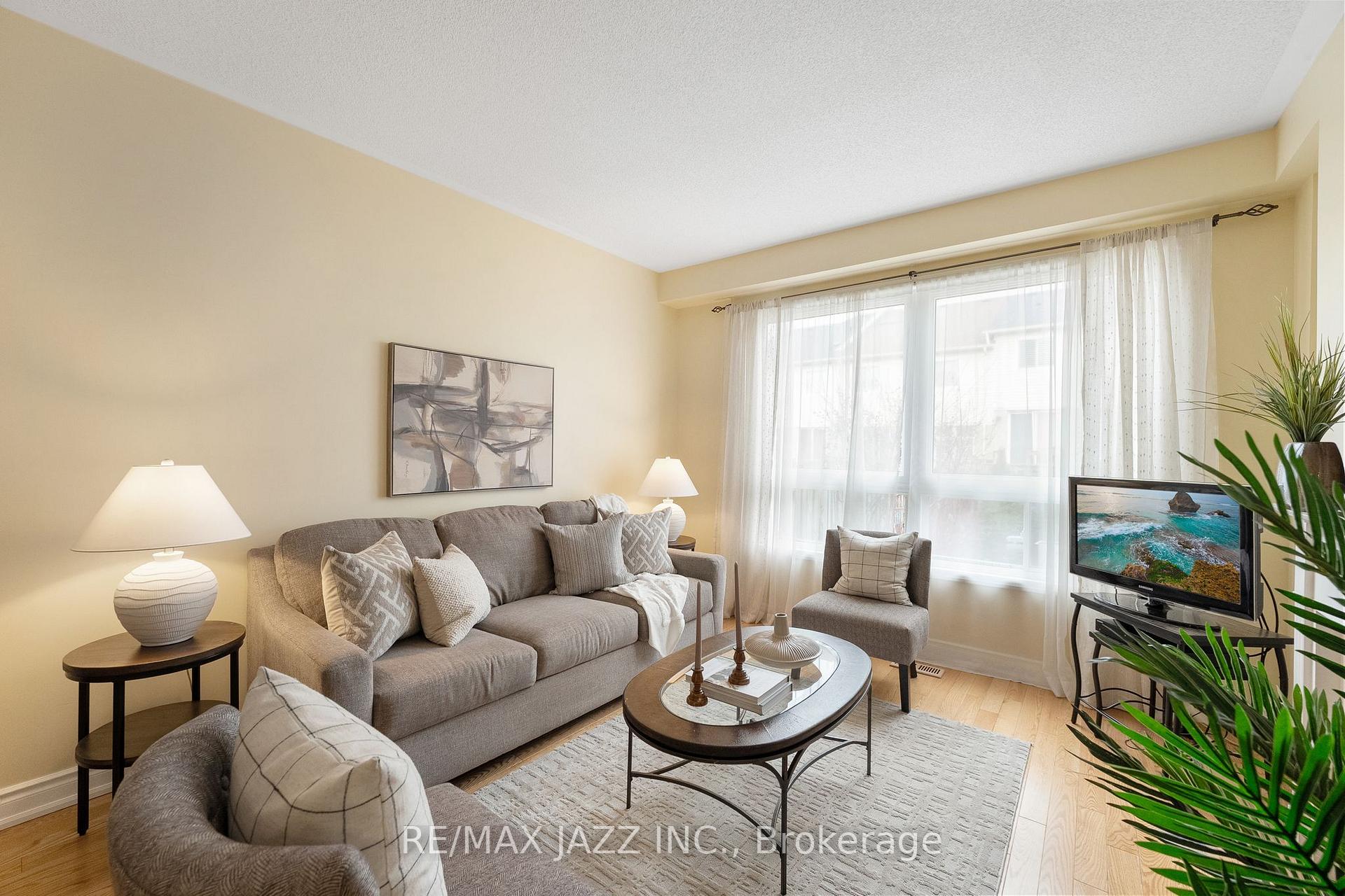 Photo 12 of 39 Silverwood Circle, Ajax, Central East — HOMEH