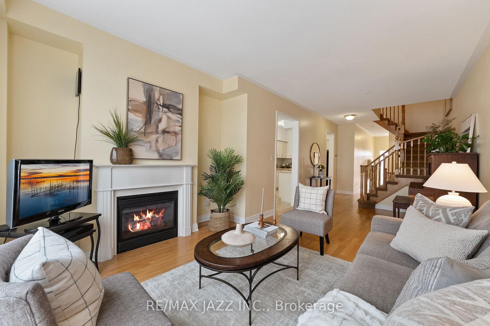 Photo 15 of 39 Silverwood Circle, Ajax, Central East — HOMEH
