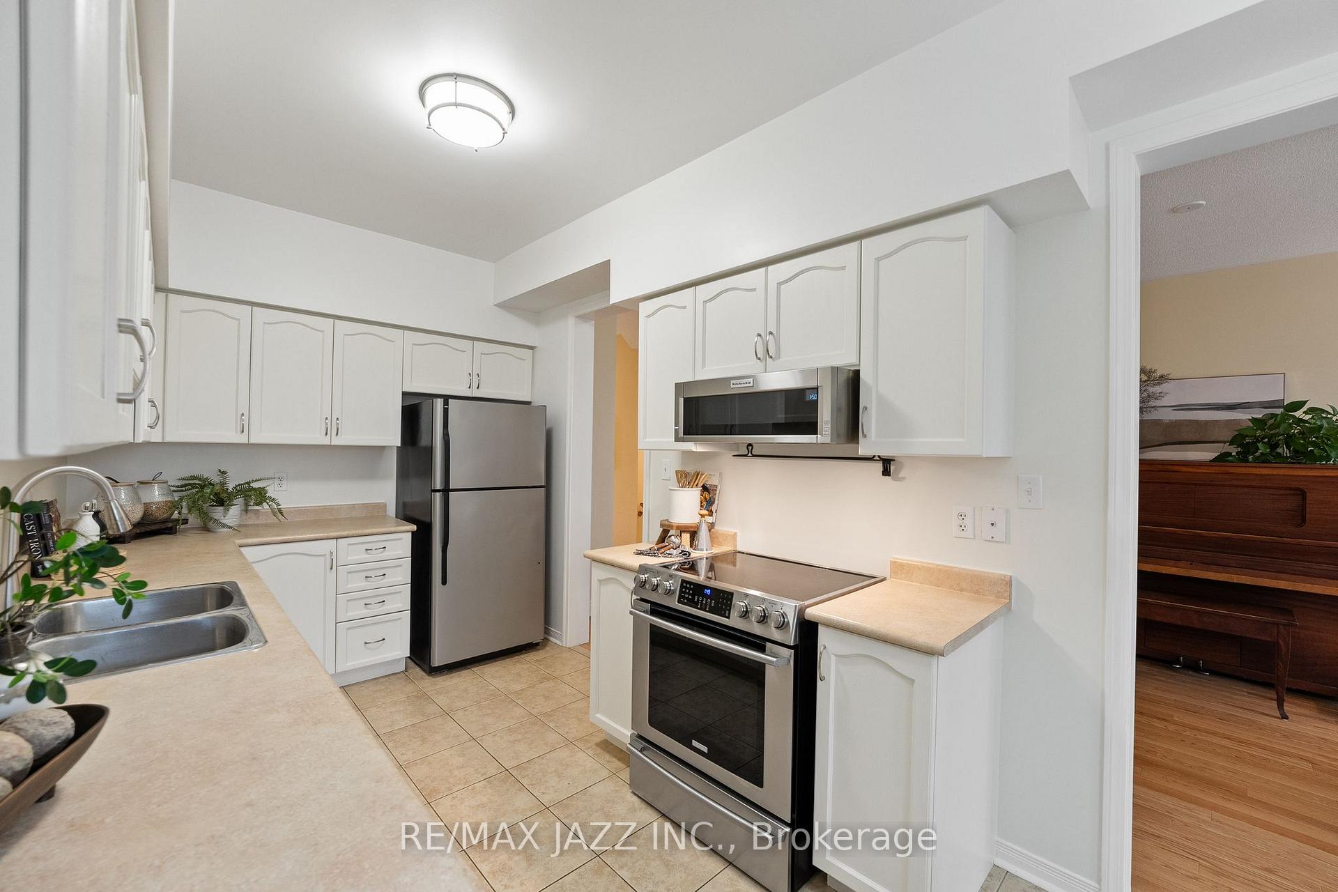 Photo 19 of 39 Silverwood Circle, Ajax, Central East — HOMEH