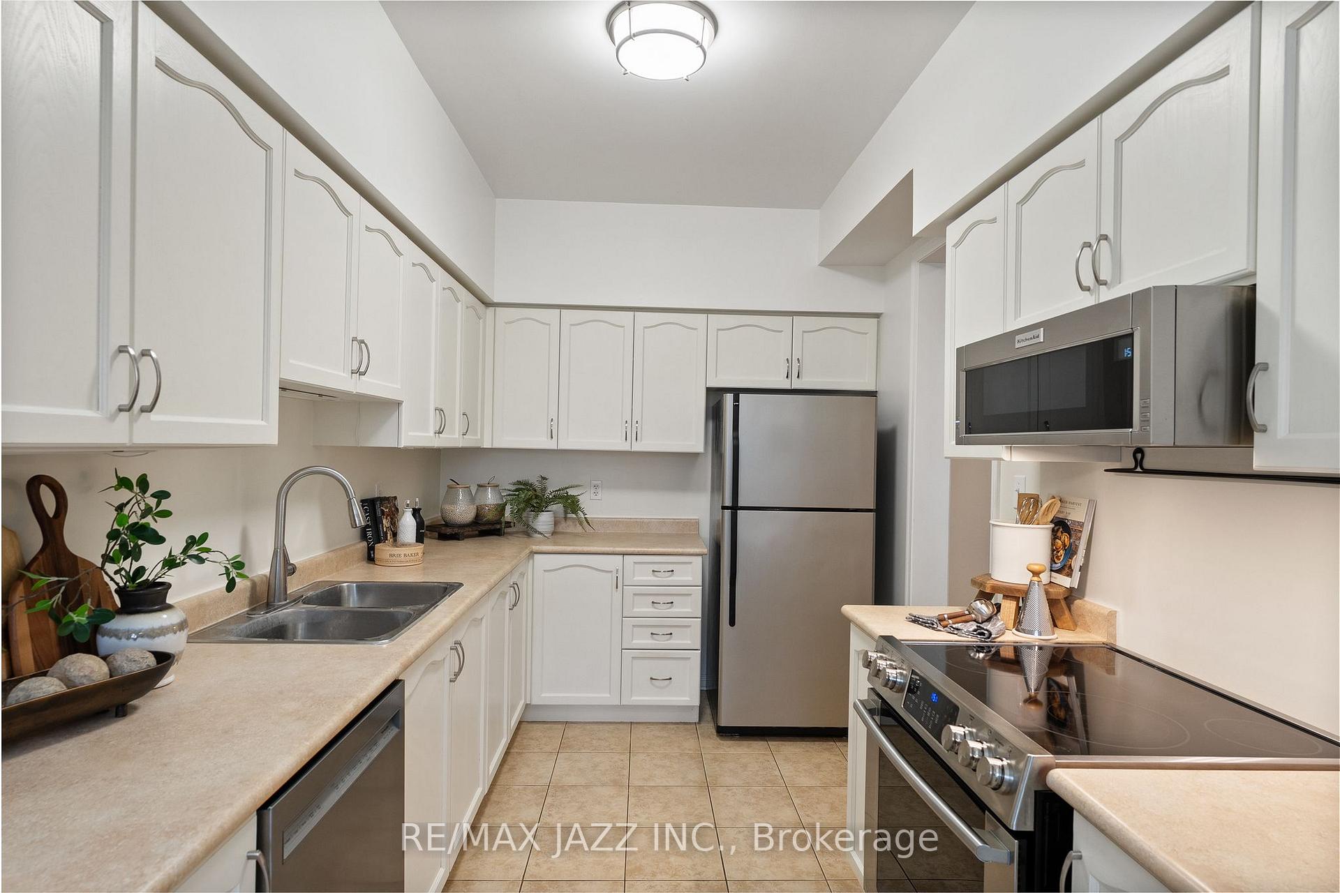 Photo 20 of 39 Silverwood Circle, Ajax, Central East — HOMEH