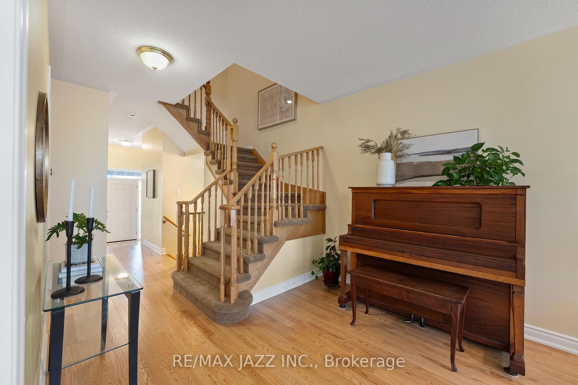 Photo 24 of 39 Silverwood Circle, Ajax, Central East — HOMEH