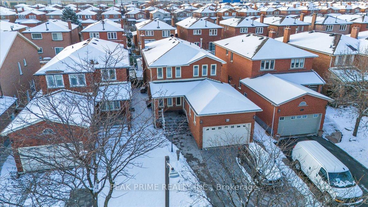 Photo 2 of 46 Sungold Court, Vaughan, West Woodbridge — HOMEH