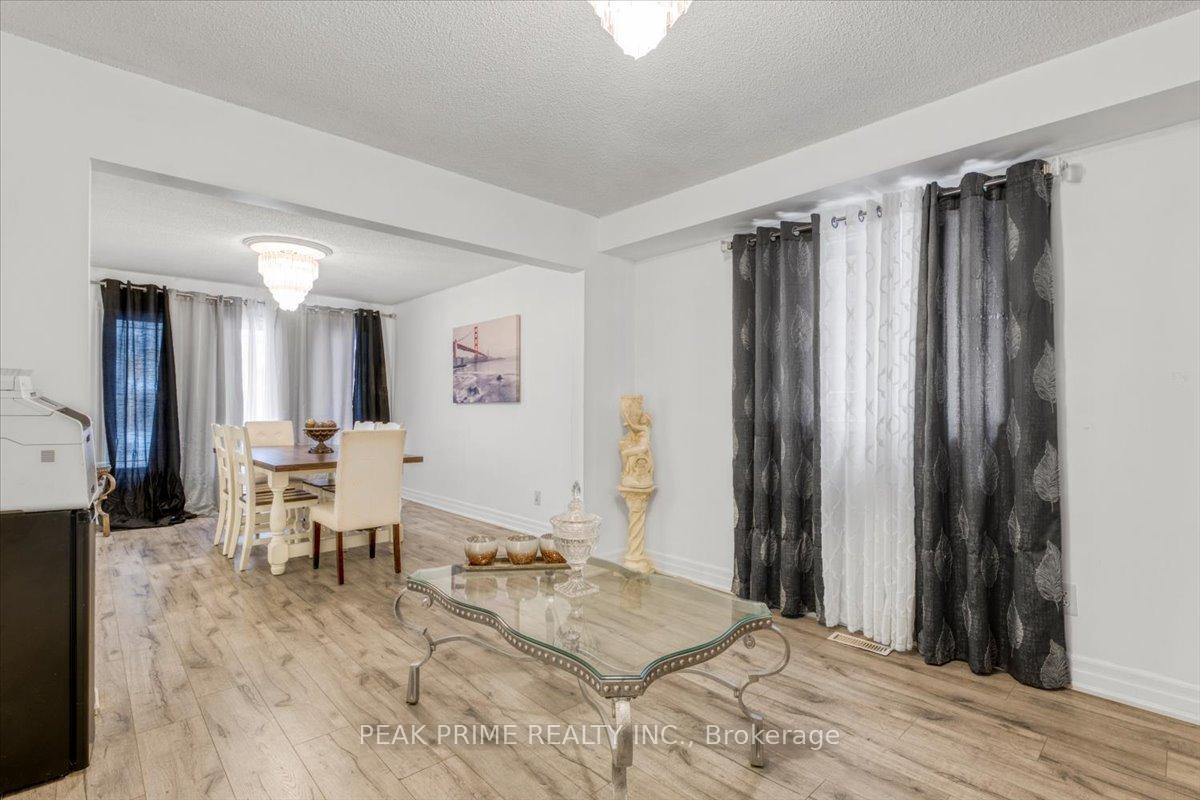 Photo 3 of 46 Sungold Court, Vaughan, West Woodbridge — HOMEH