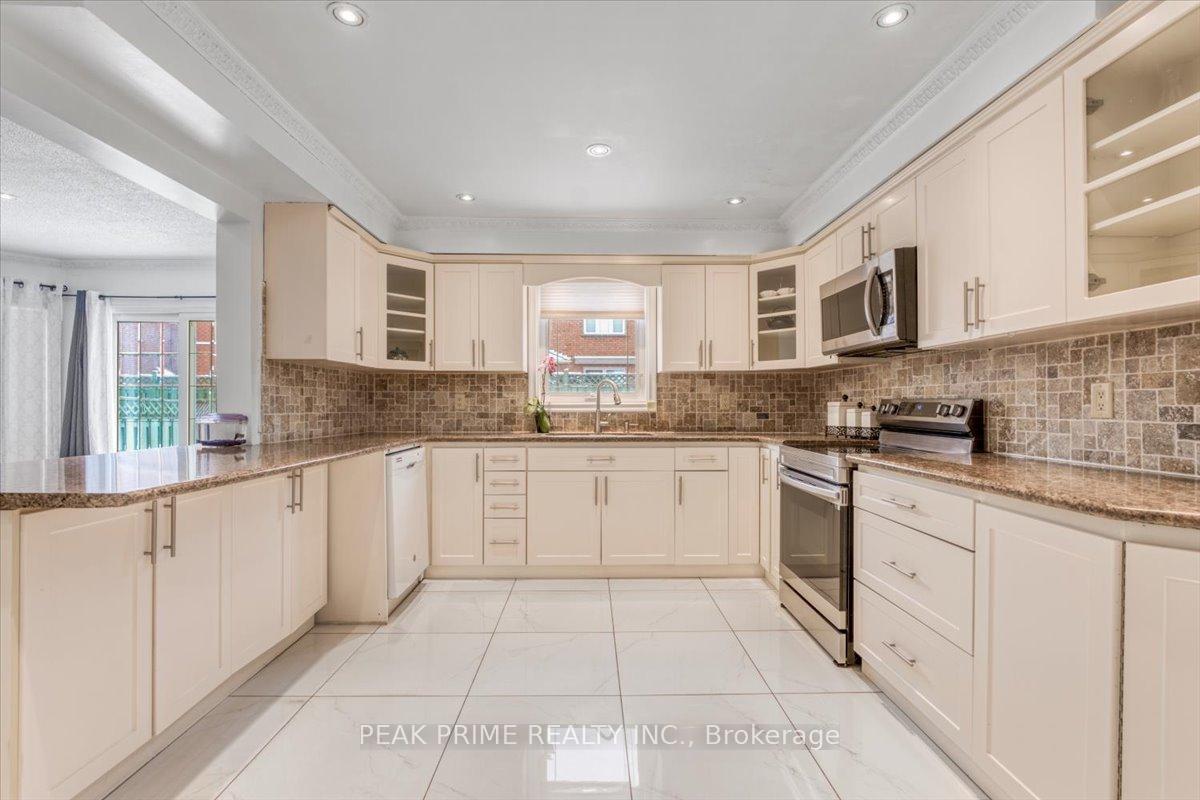 Photo 5 of 46 Sungold Court, Vaughan, West Woodbridge — HOMEH