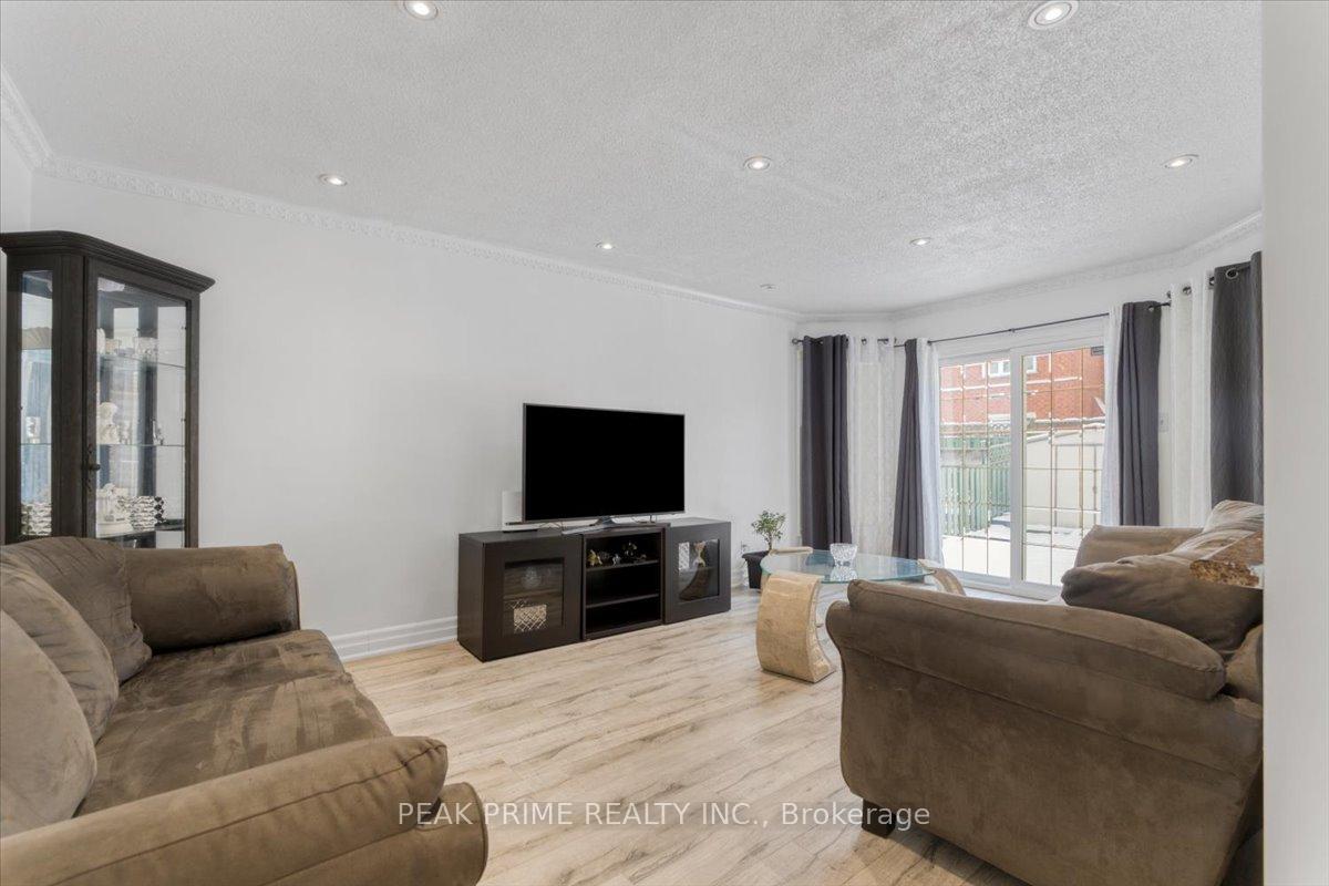 Photo 8 of 46 Sungold Court, Vaughan, West Woodbridge — HOMEH