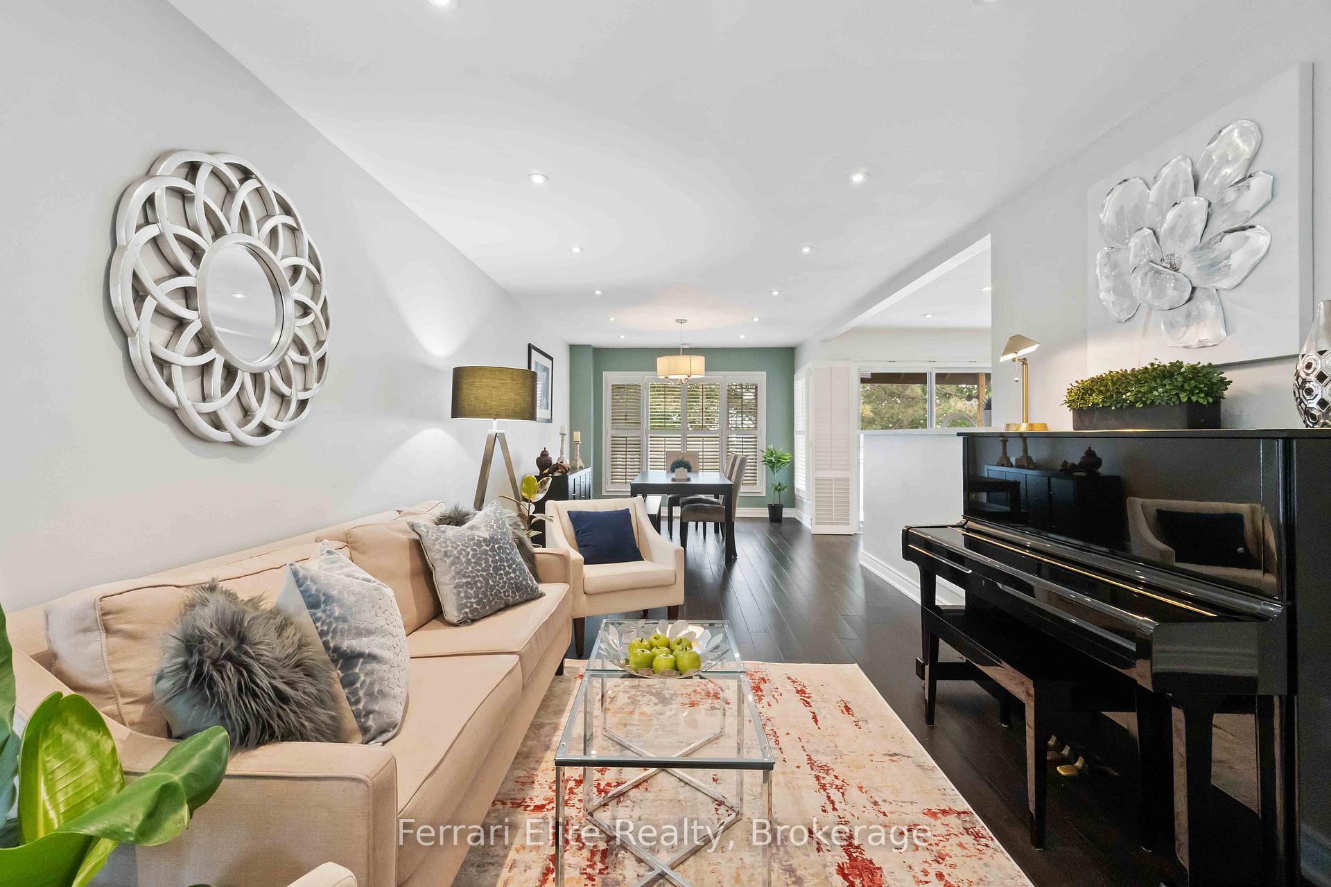 Photo 2 of 38 Lansbury Court, Vaughan, Crestwood-Springfarm-Yorkhill — HOMEH