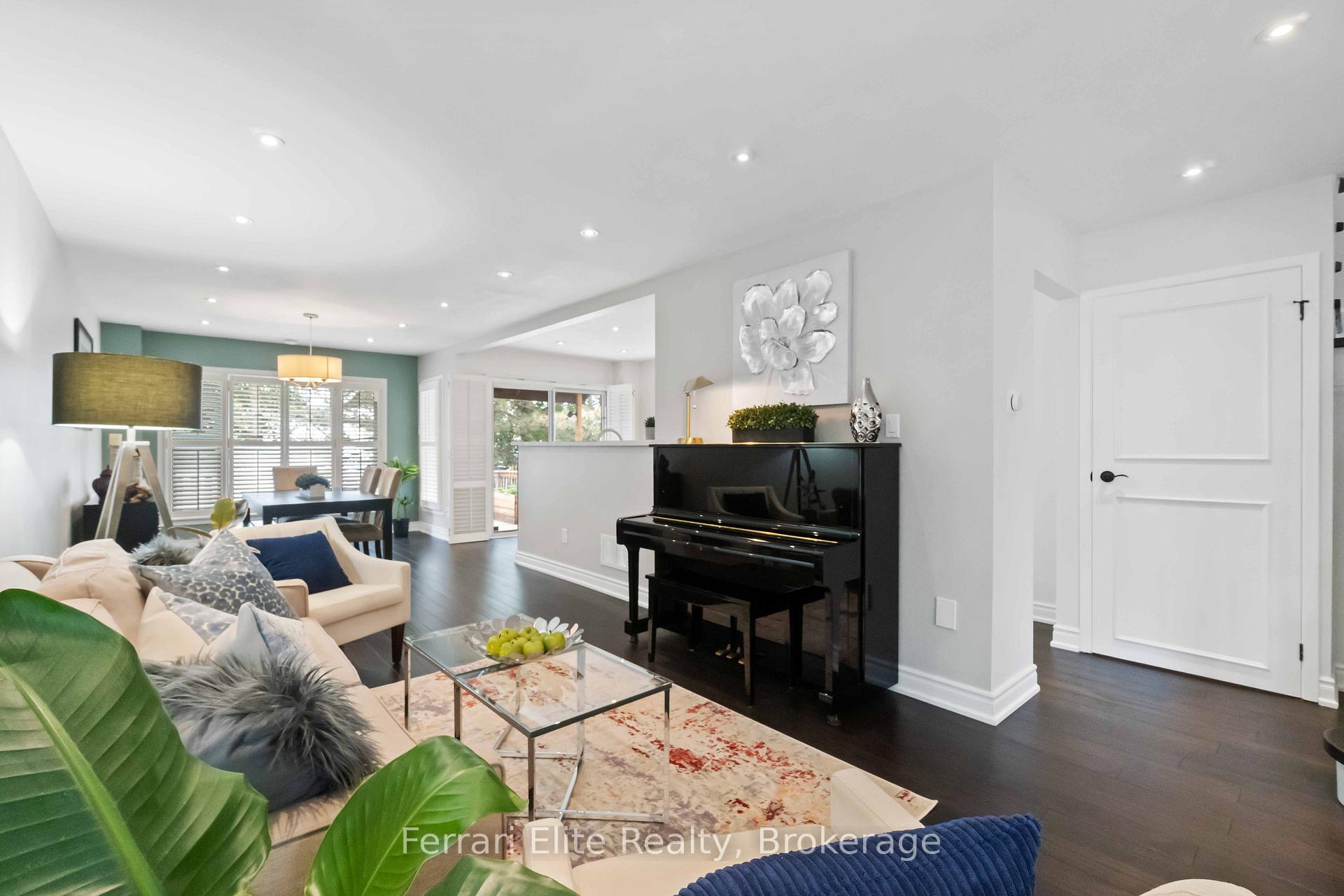 Photo 3 of 38 Lansbury Court, Vaughan, Crestwood-Springfarm-Yorkhill — HOMEH