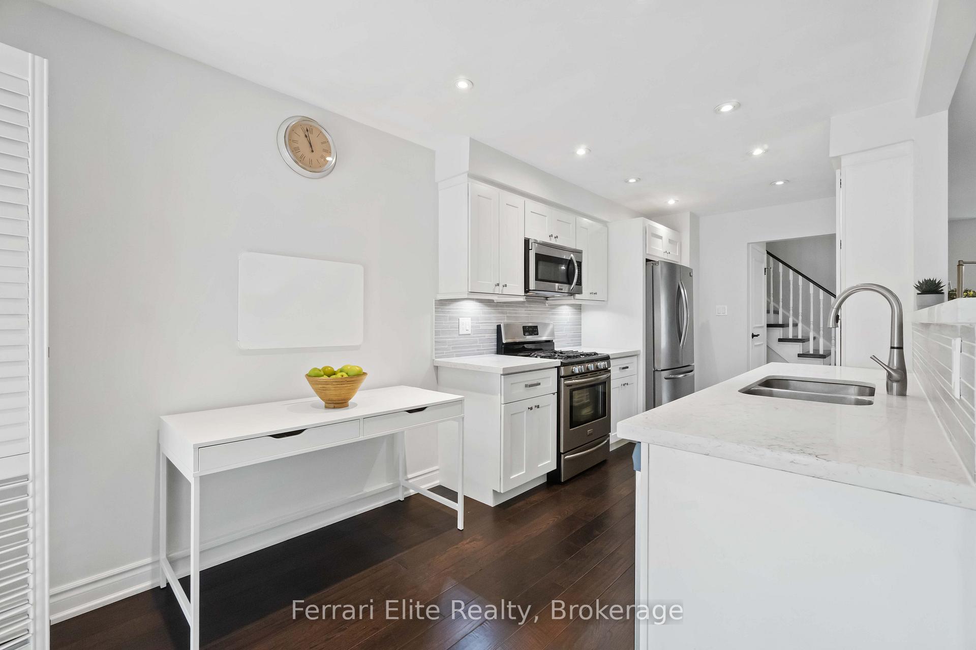 Photo 10 of 38 Lansbury Court, Vaughan, Crestwood-Springfarm-Yorkhill — HOMEH