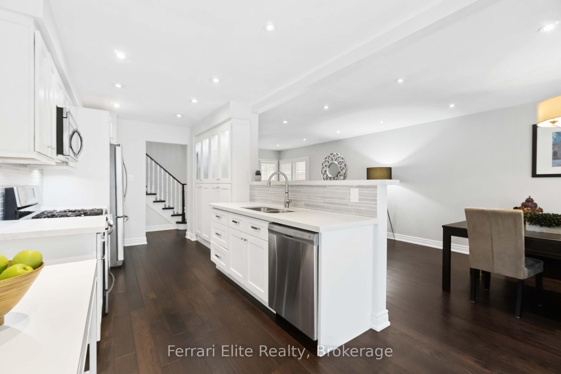 Photo 12 of 38 Lansbury Court, Vaughan, Crestwood-Springfarm-Yorkhill — HOMEH