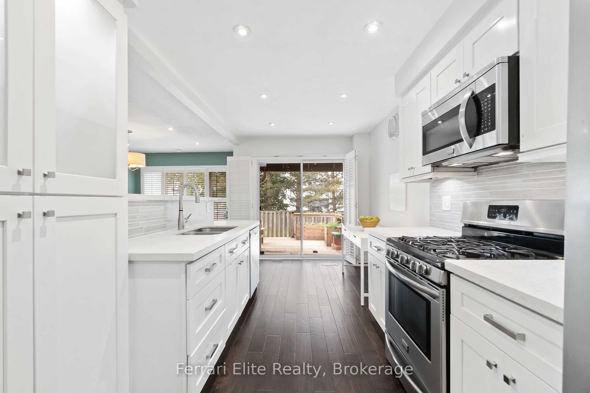 Photo 13 of 38 Lansbury Court, Vaughan, Crestwood-Springfarm-Yorkhill — HOMEH