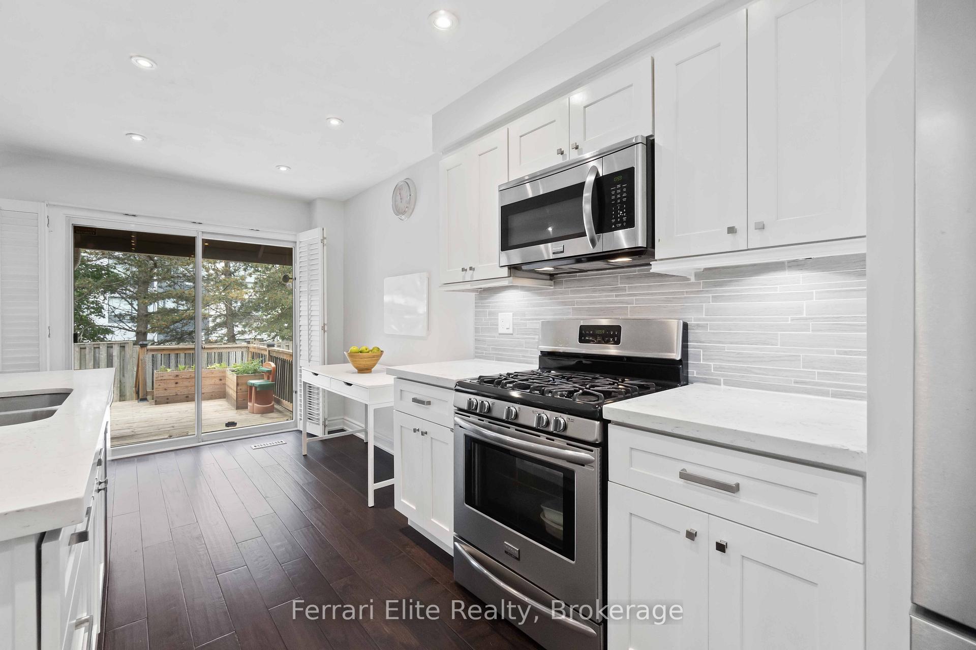 Photo 14 of 38 Lansbury Court, Vaughan, Crestwood-Springfarm-Yorkhill — HOMEH