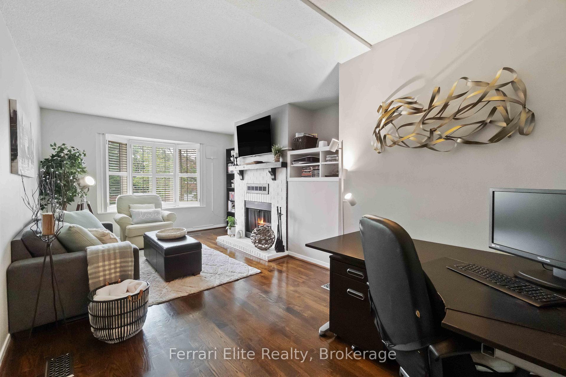 Photo 15 of 38 Lansbury Court, Vaughan, Crestwood-Springfarm-Yorkhill — HOMEH