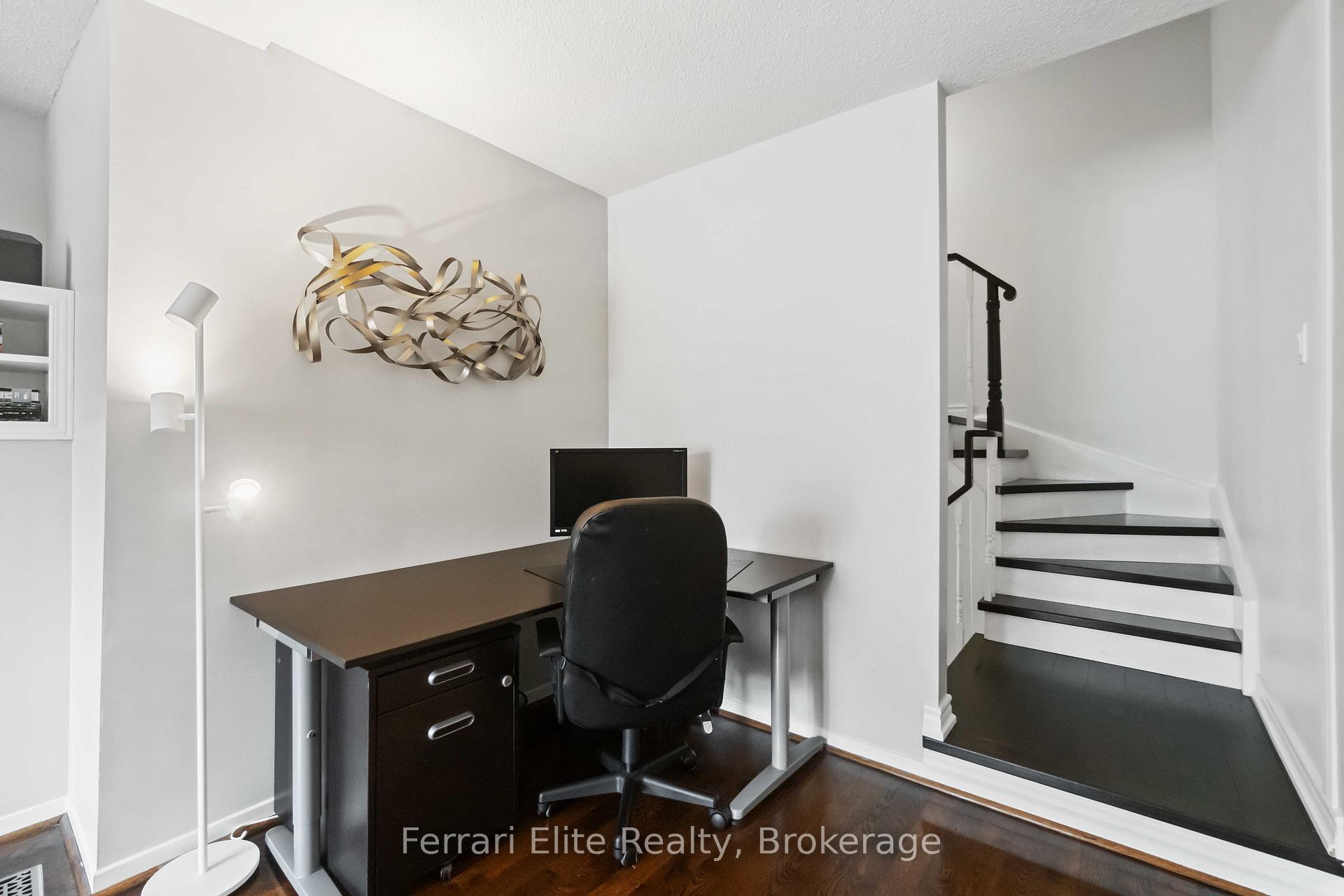 Photo 16 of 38 Lansbury Court, Vaughan, Crestwood-Springfarm-Yorkhill — HOMEH