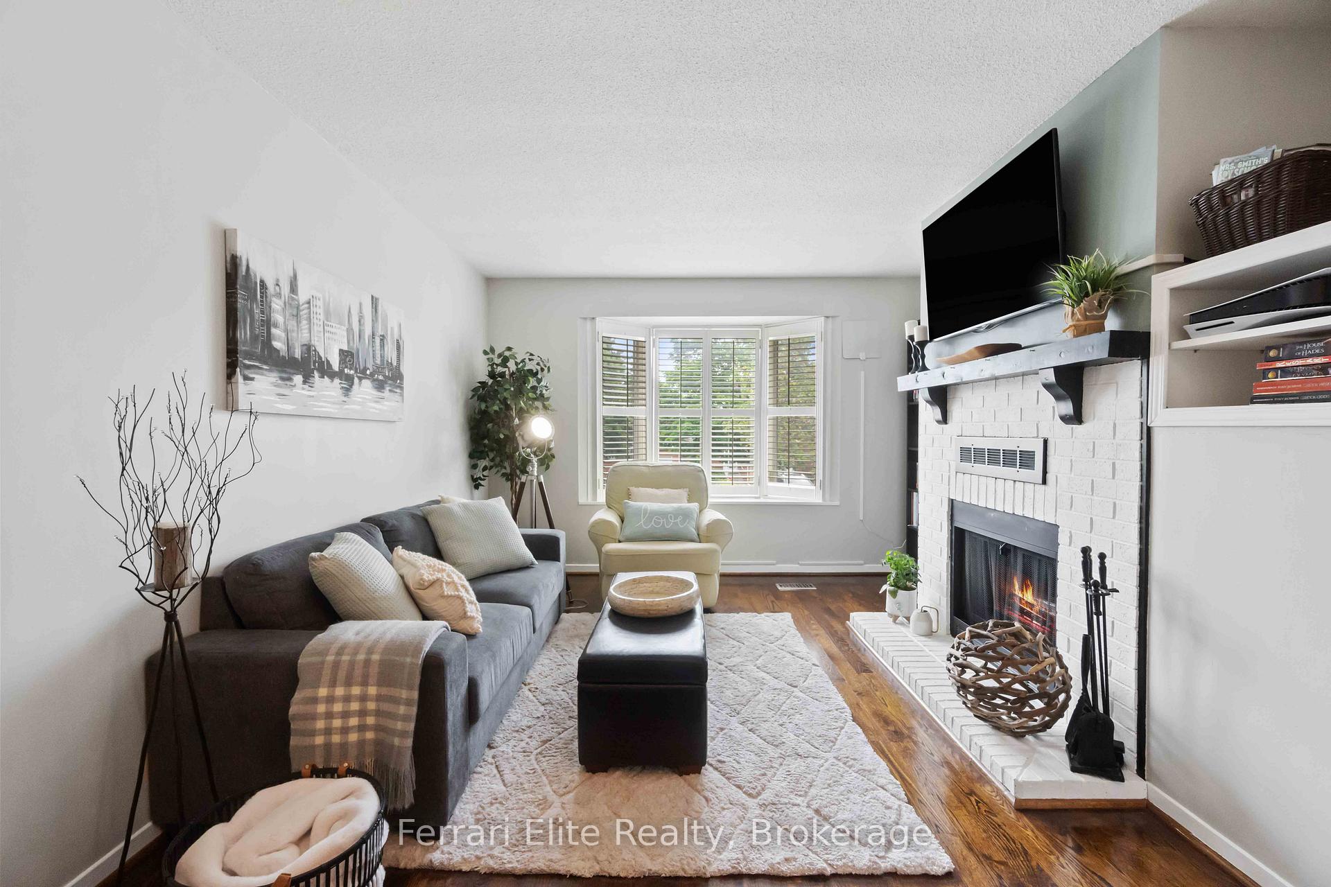 Photo 17 of 38 Lansbury Court, Vaughan, Crestwood-Springfarm-Yorkhill — HOMEH