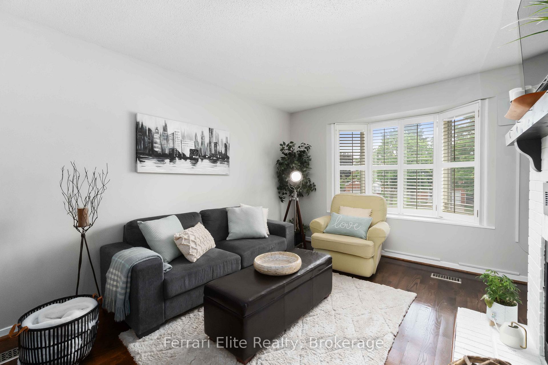 Photo 18 of 38 Lansbury Court, Vaughan, Crestwood-Springfarm-Yorkhill — HOMEH