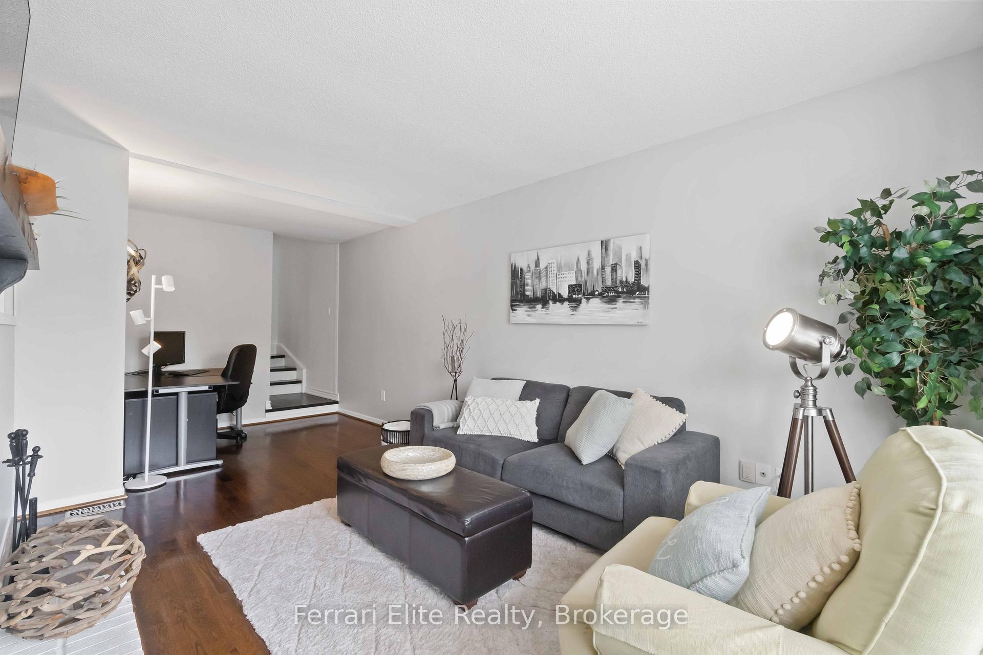 Photo 19 of 38 Lansbury Court, Vaughan, Crestwood-Springfarm-Yorkhill — HOMEH