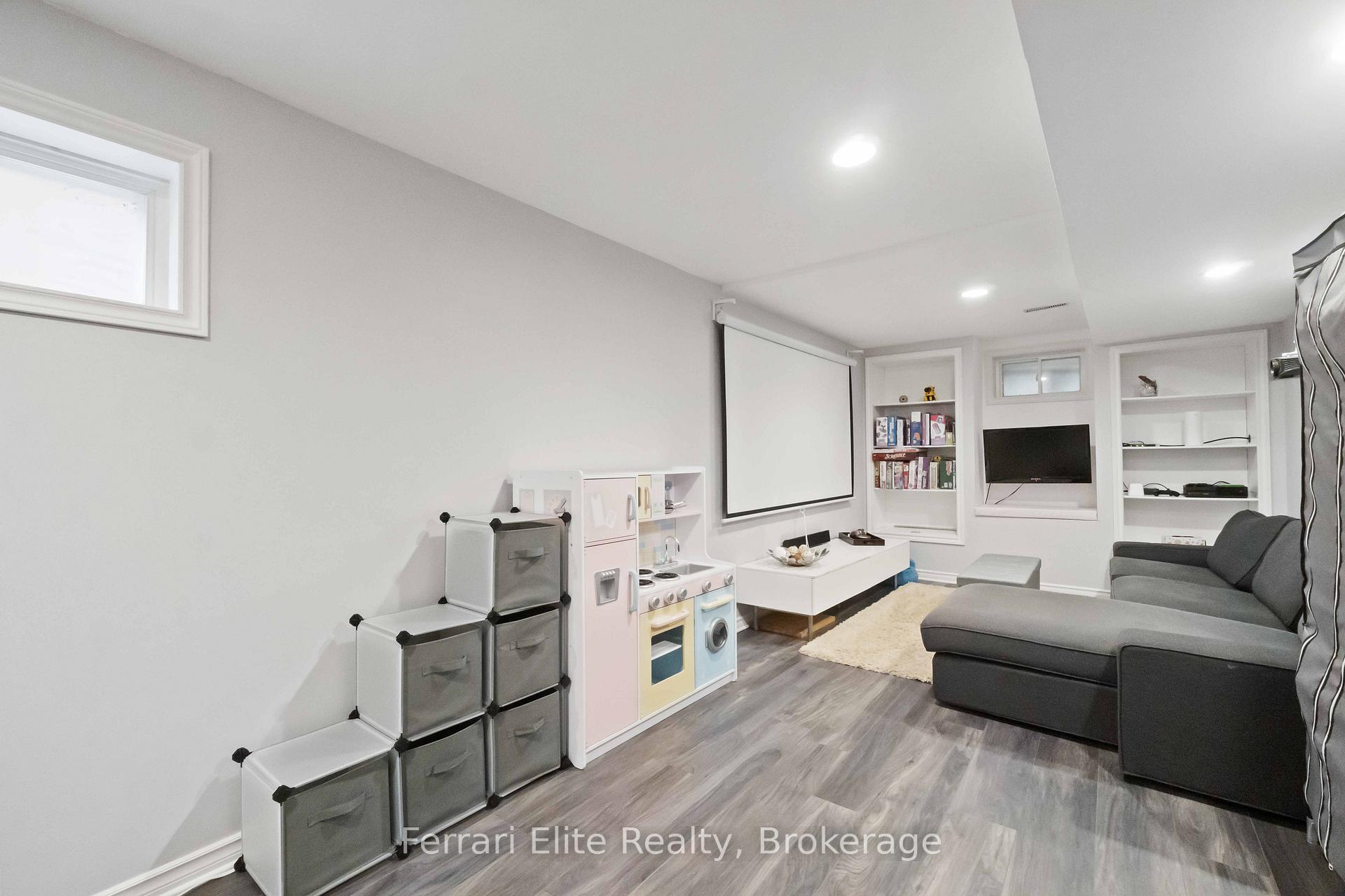 Photo 30 of 38 Lansbury Court, Vaughan, Crestwood-Springfarm-Yorkhill — HOMEH