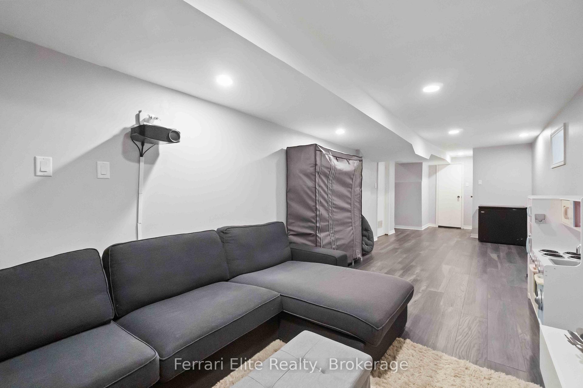 Photo 31 of 38 Lansbury Court, Vaughan, Crestwood-Springfarm-Yorkhill — HOMEH
