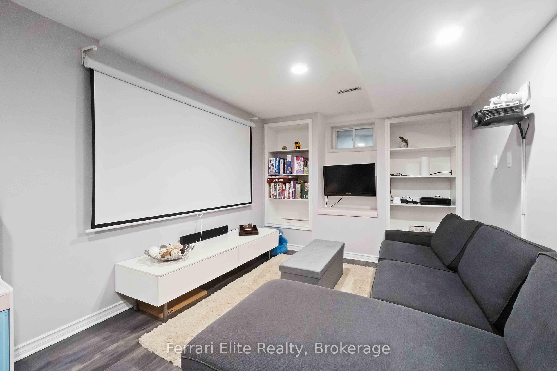 Photo 32 of 38 Lansbury Court, Vaughan, Crestwood-Springfarm-Yorkhill — HOMEH