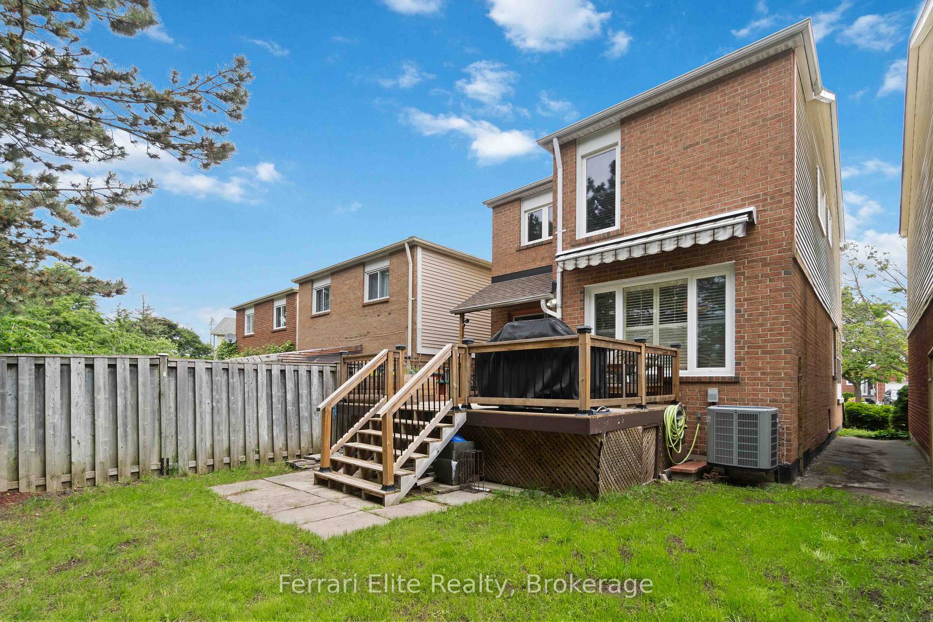 Photo 36 of 38 Lansbury Court, Vaughan, Crestwood-Springfarm-Yorkhill — HOMEH