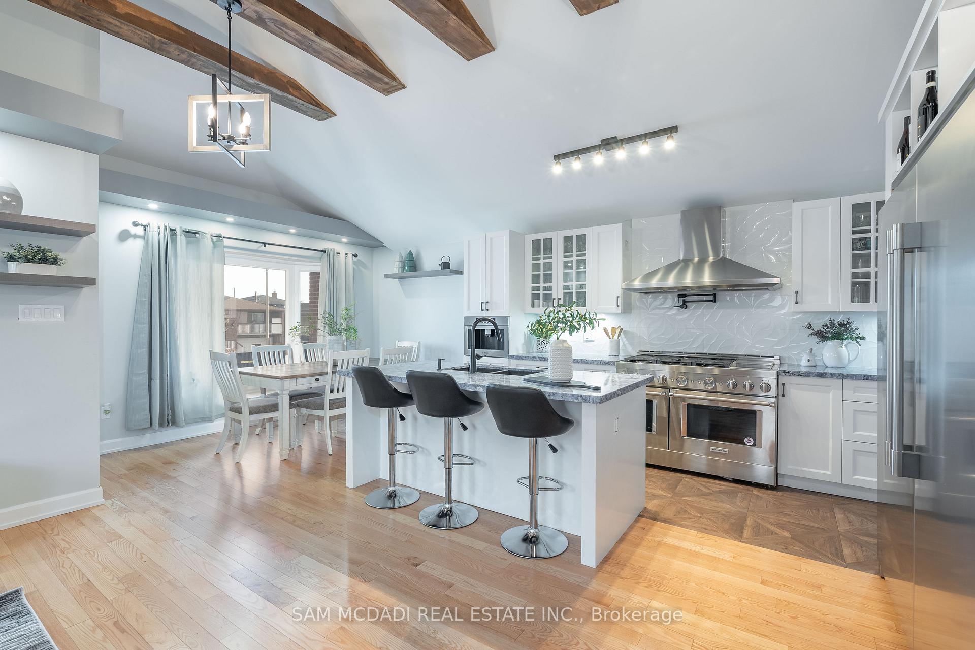 Photo 7 of 140 Aberdeen Avenue, Vaughan, East Woodbridge — HOMEH