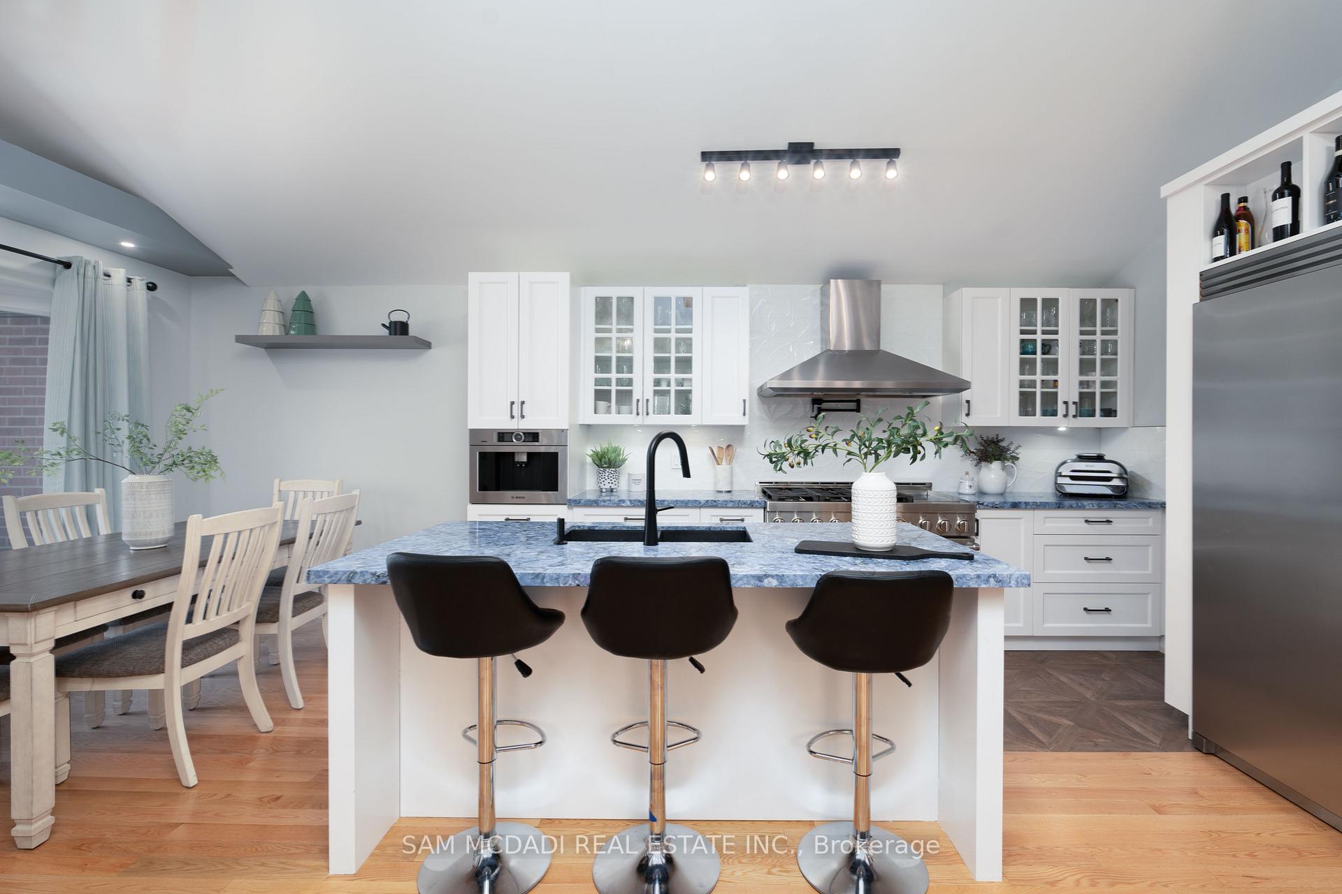 Photo 8 of 140 Aberdeen Avenue, Vaughan, East Woodbridge — HOMEH