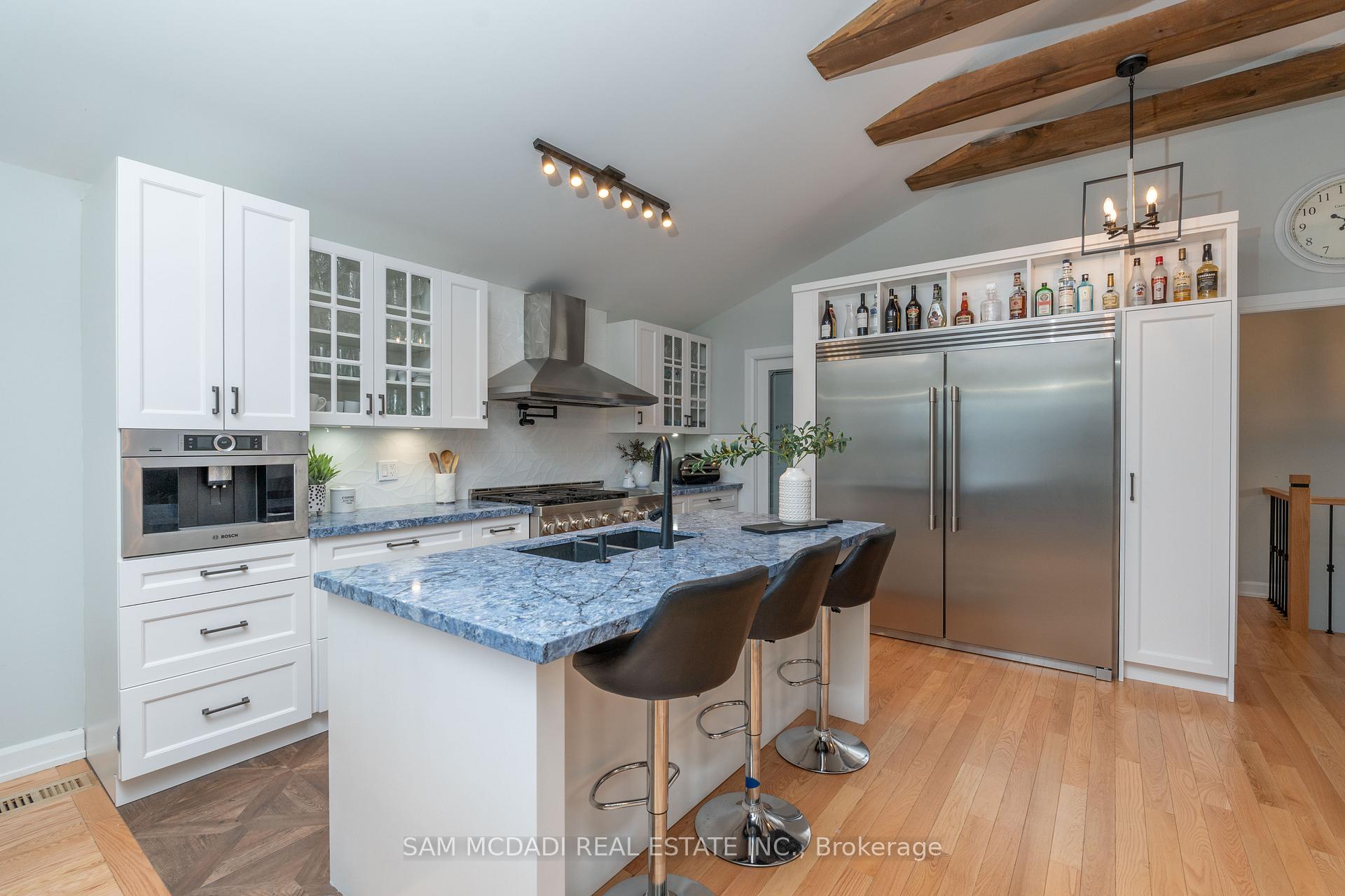 Photo 10 of 140 Aberdeen Avenue, Vaughan, East Woodbridge — HOMEH
