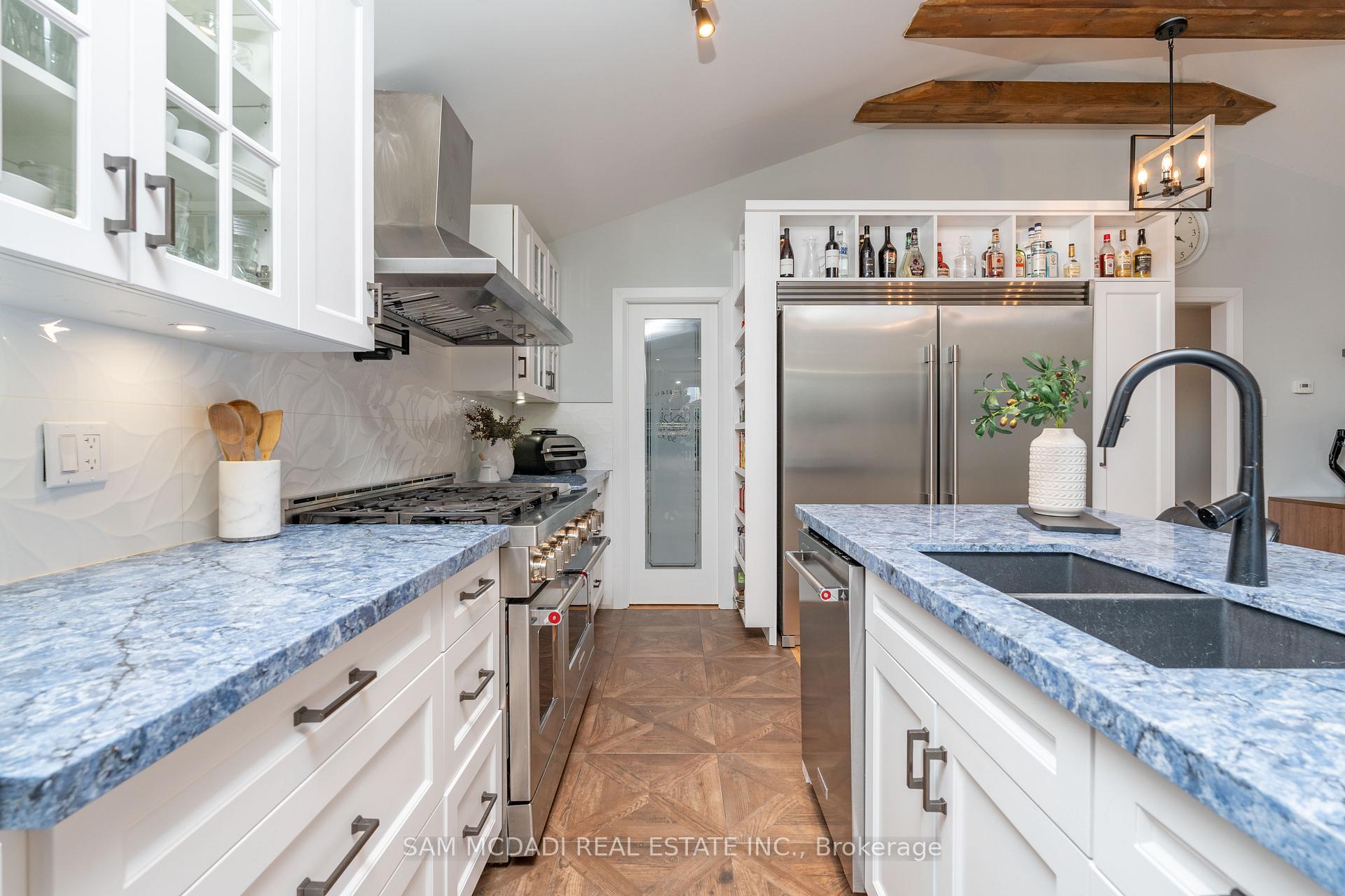Photo 11 of 140 Aberdeen Avenue, Vaughan, East Woodbridge — HOMEH