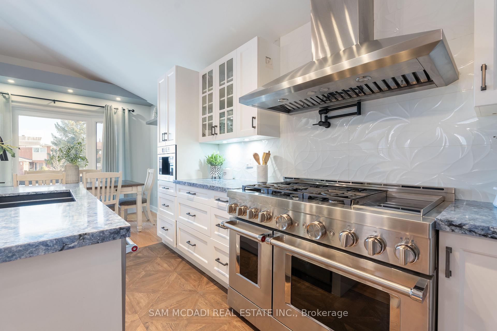 Photo 12 of 140 Aberdeen Avenue, Vaughan, East Woodbridge — HOMEH