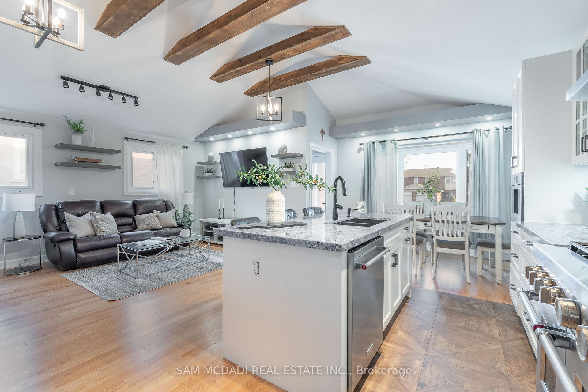 Photo 13 of 140 Aberdeen Avenue, Vaughan, East Woodbridge — HOMEH