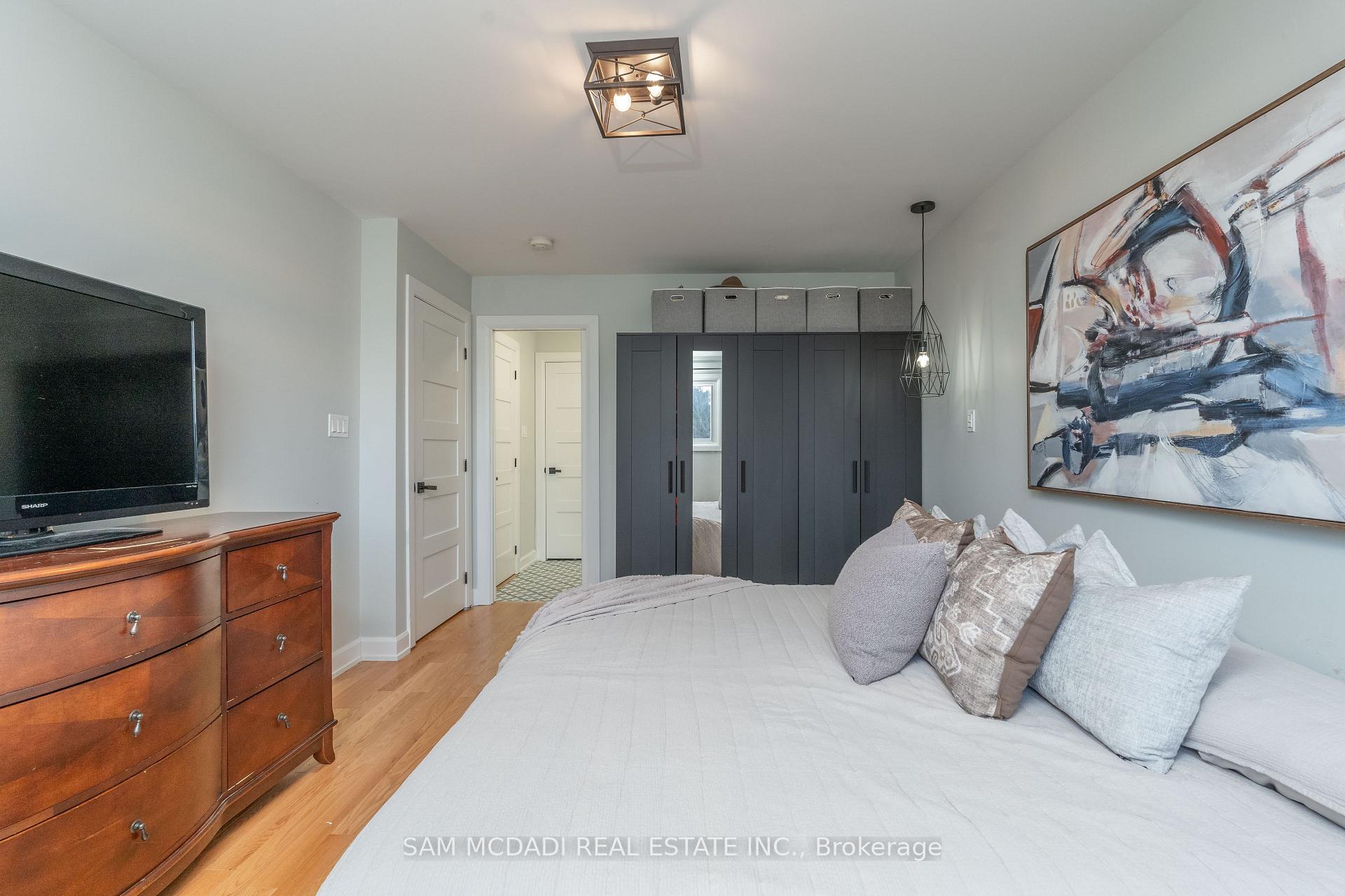 Photo 19 of 140 Aberdeen Avenue, Vaughan, East Woodbridge — HOMEH