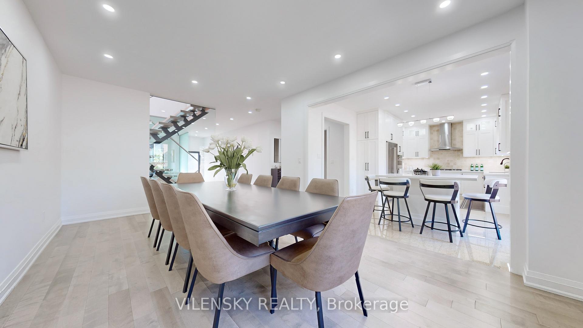 Photo 7 of 198 Dufferin Hill Drive, Vaughan, Patterson — HOMEH