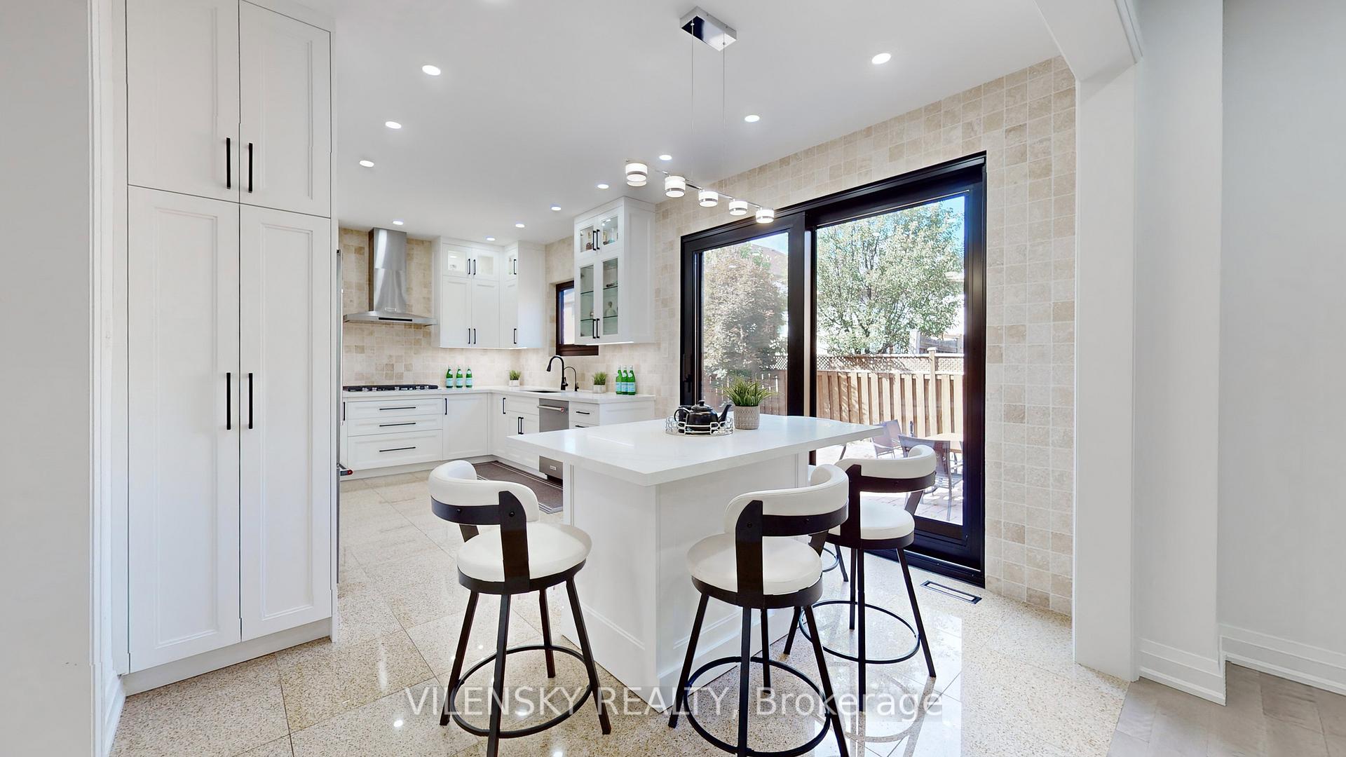 Photo 8 of 198 Dufferin Hill Drive, Vaughan, Patterson — HOMEH