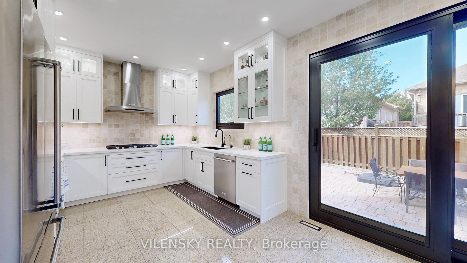 Photo 9 of 198 Dufferin Hill Drive, Vaughan, Patterson — HOMEH