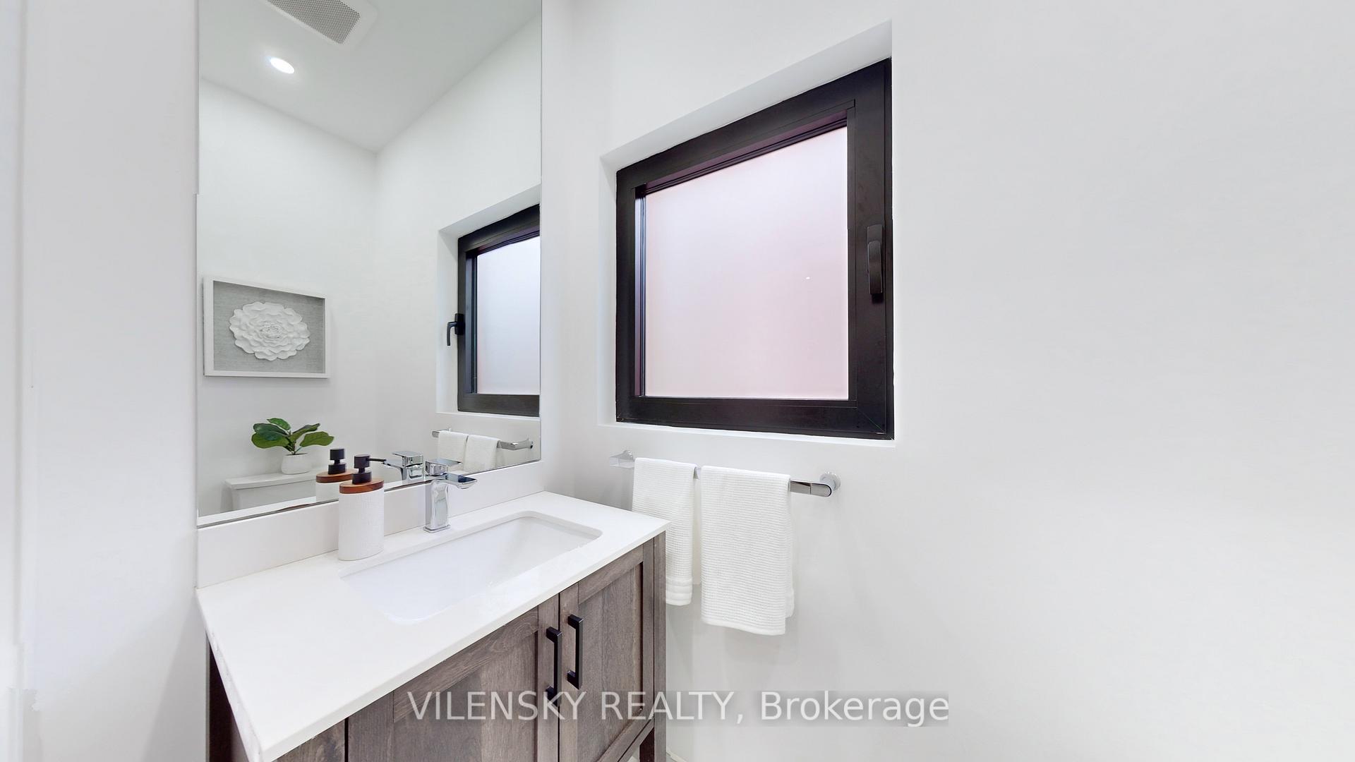 Photo 13 of 198 Dufferin Hill Drive, Vaughan, Patterson — HOMEH