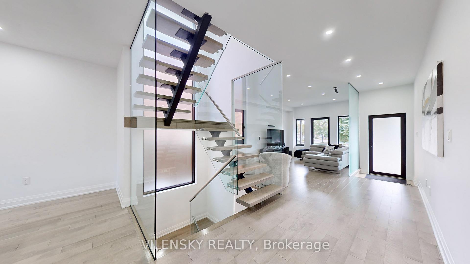 Photo 15 of 198 Dufferin Hill Drive, Vaughan, Patterson — HOMEH