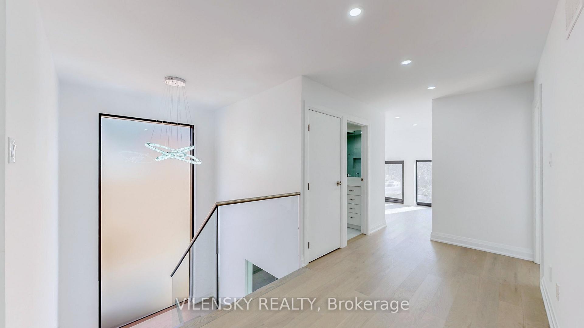 Photo 16 of 198 Dufferin Hill Drive, Vaughan, Patterson — HOMEH
