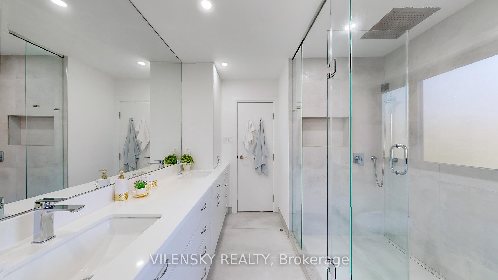 Photo 18 of 198 Dufferin Hill Drive, Vaughan, Patterson — HOMEH
