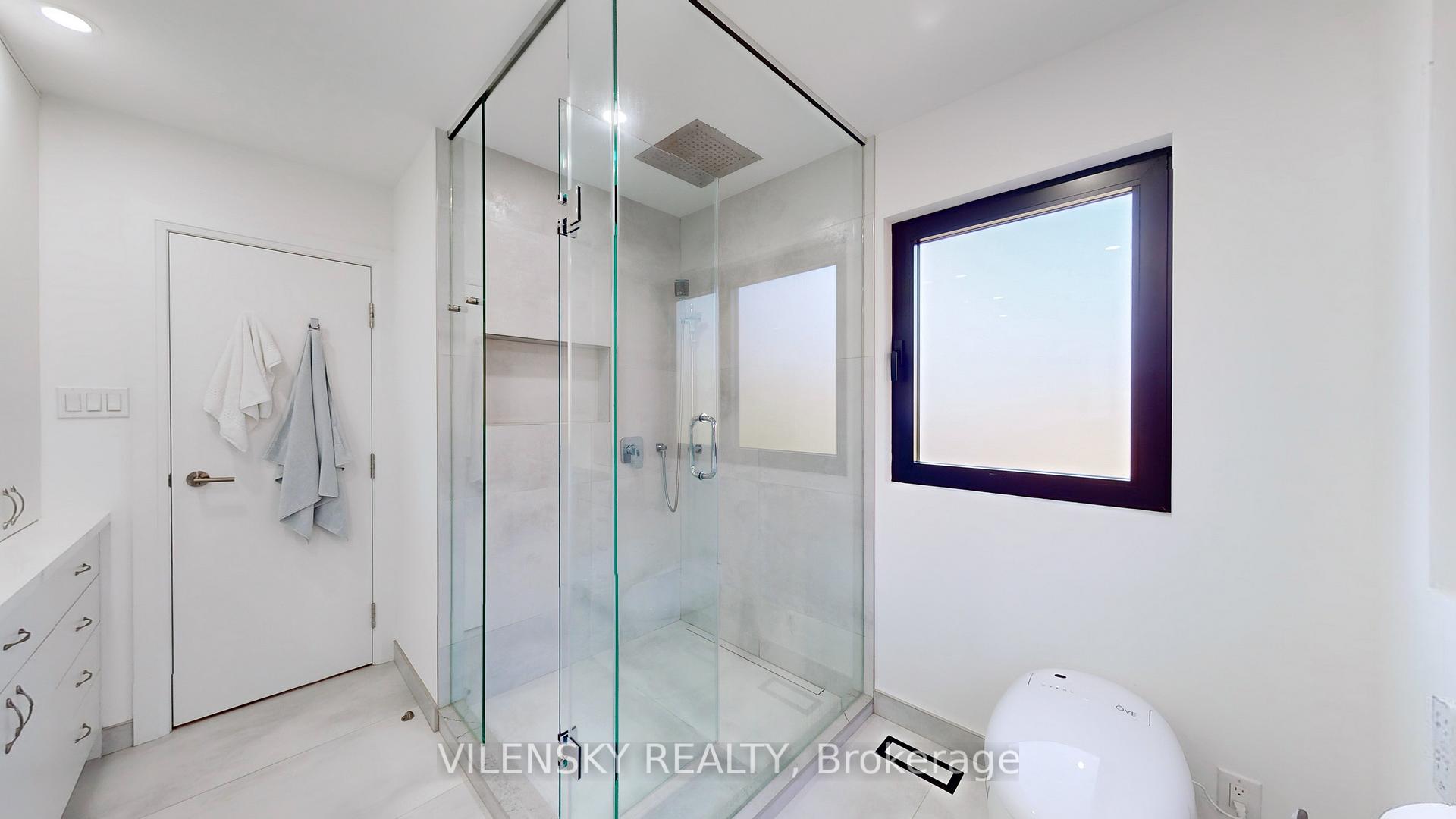 Photo 19 of 198 Dufferin Hill Drive, Vaughan, Patterson — HOMEH