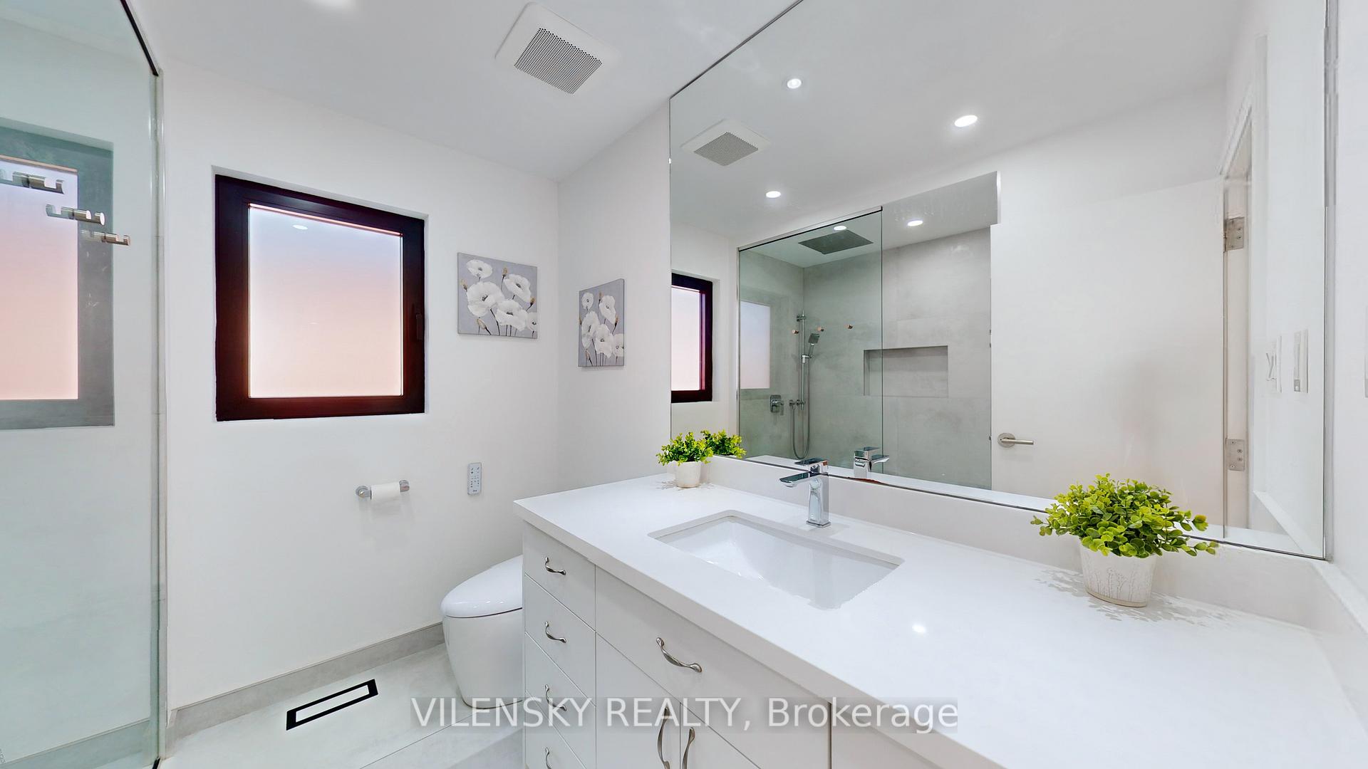 Photo 24 of 198 Dufferin Hill Drive, Vaughan, Patterson — HOMEH