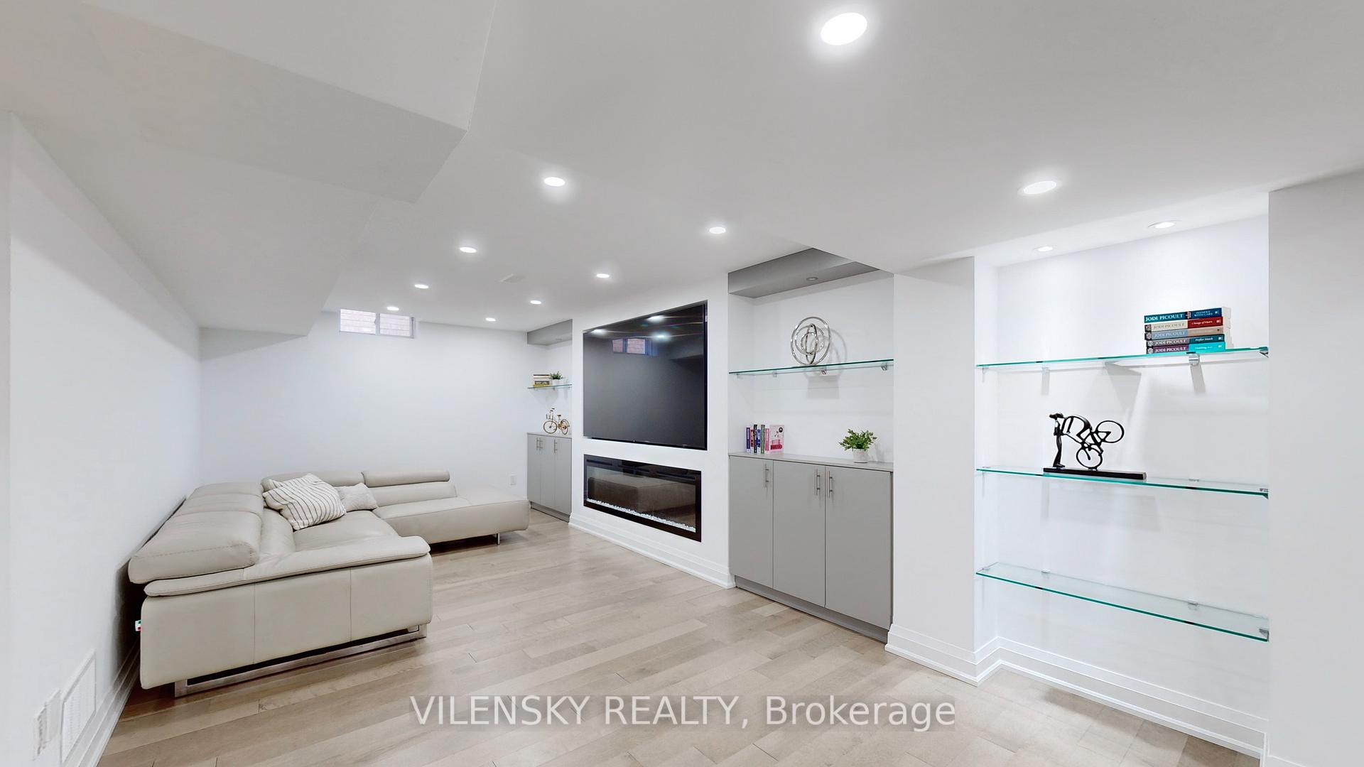 Photo 29 of 198 Dufferin Hill Drive, Vaughan, Patterson — HOMEH