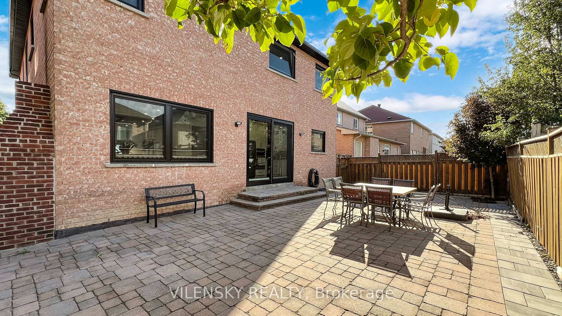Photo 35 of 198 Dufferin Hill Drive, Vaughan, Patterson — HOMEH